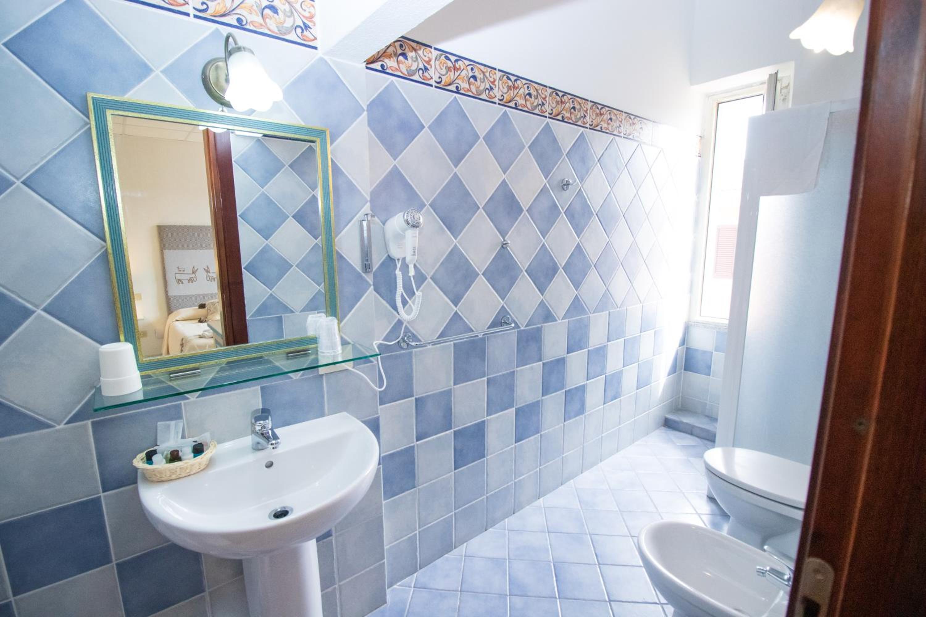 Triple Room - Photo 9