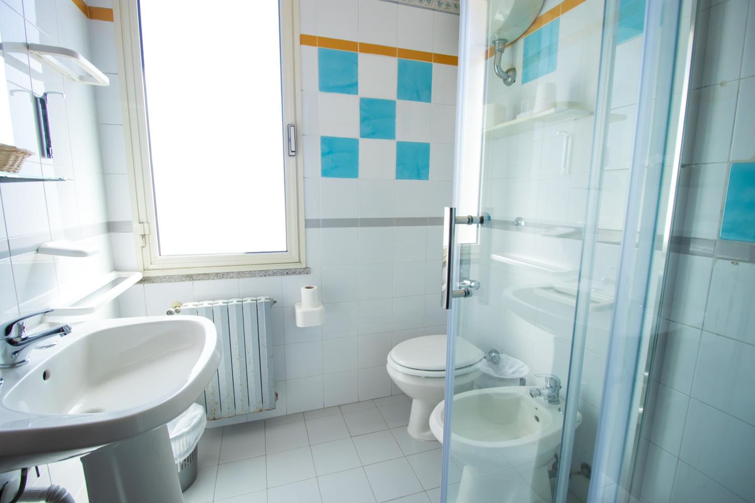 Double Room - Photo 10