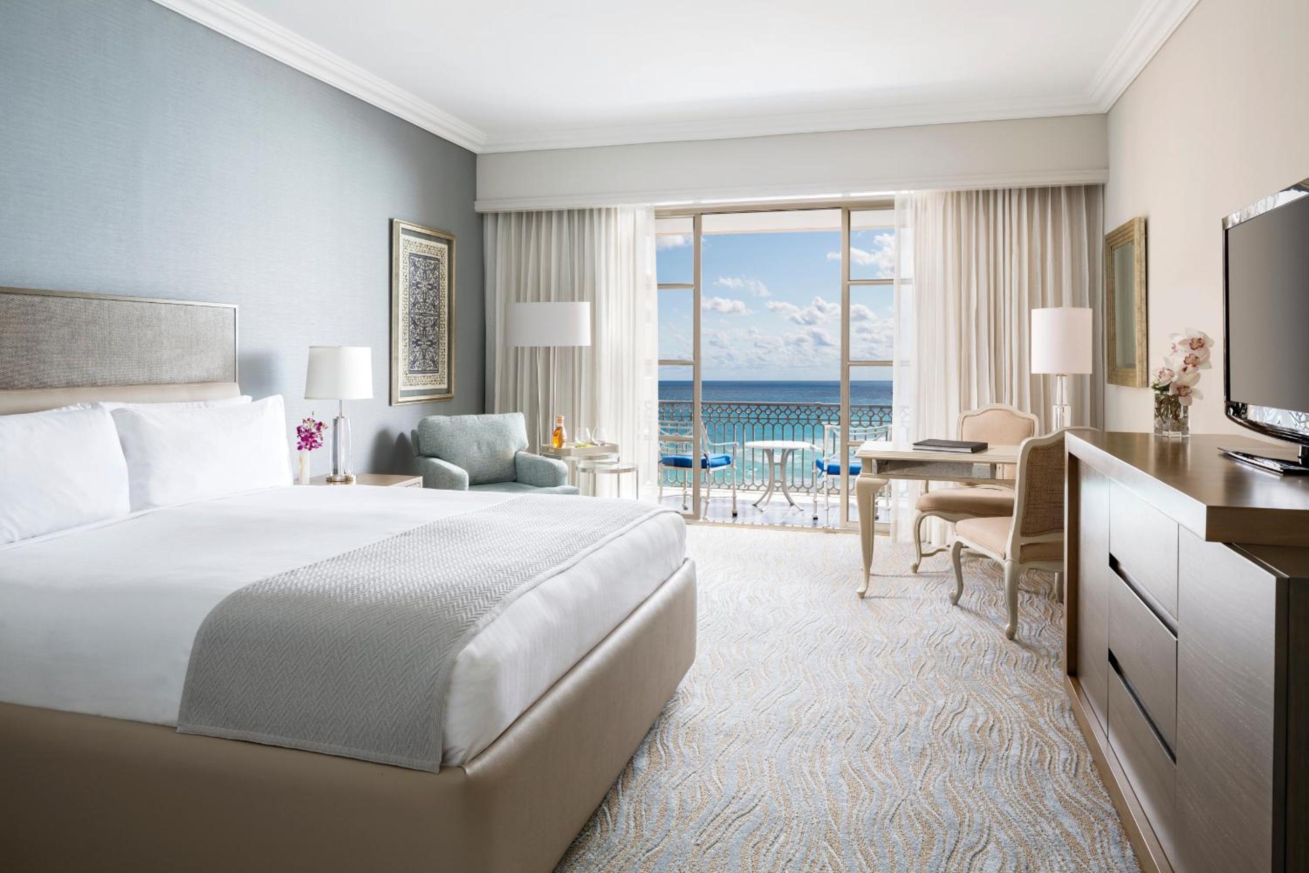 Deluxe King Room with One King Bed (Non Smoking)