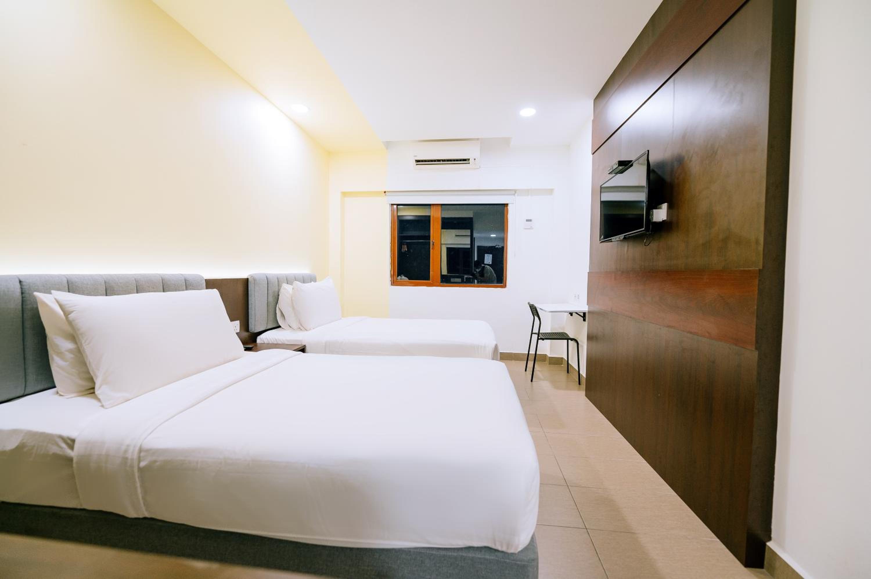 Standard Twin Room - Photo 5
