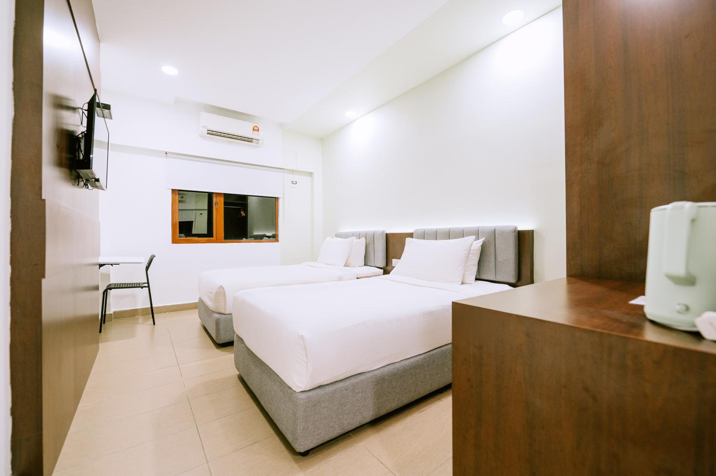 Standard Twin Room - Photo 2