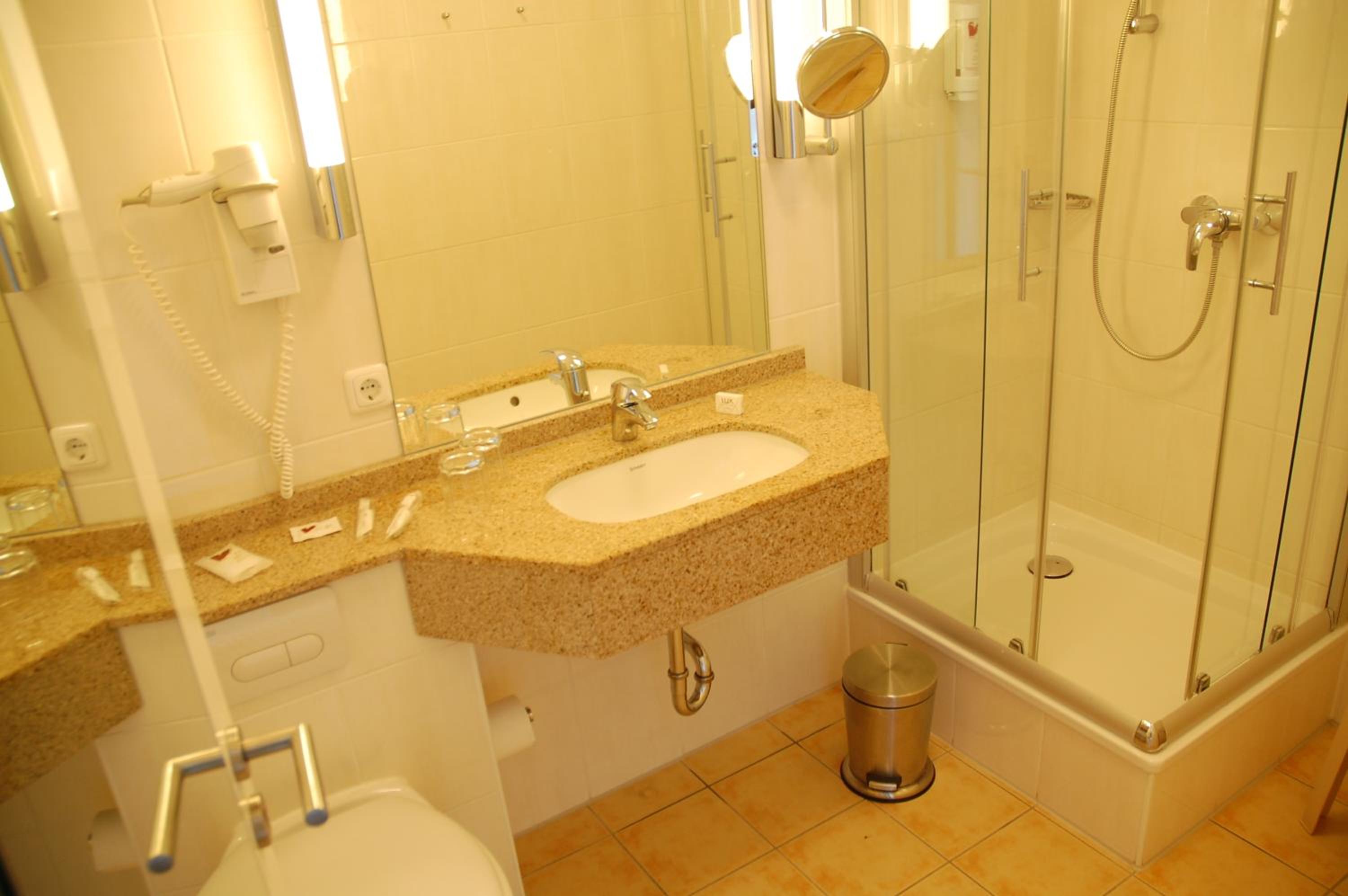 Standard Double Room - Photo 4