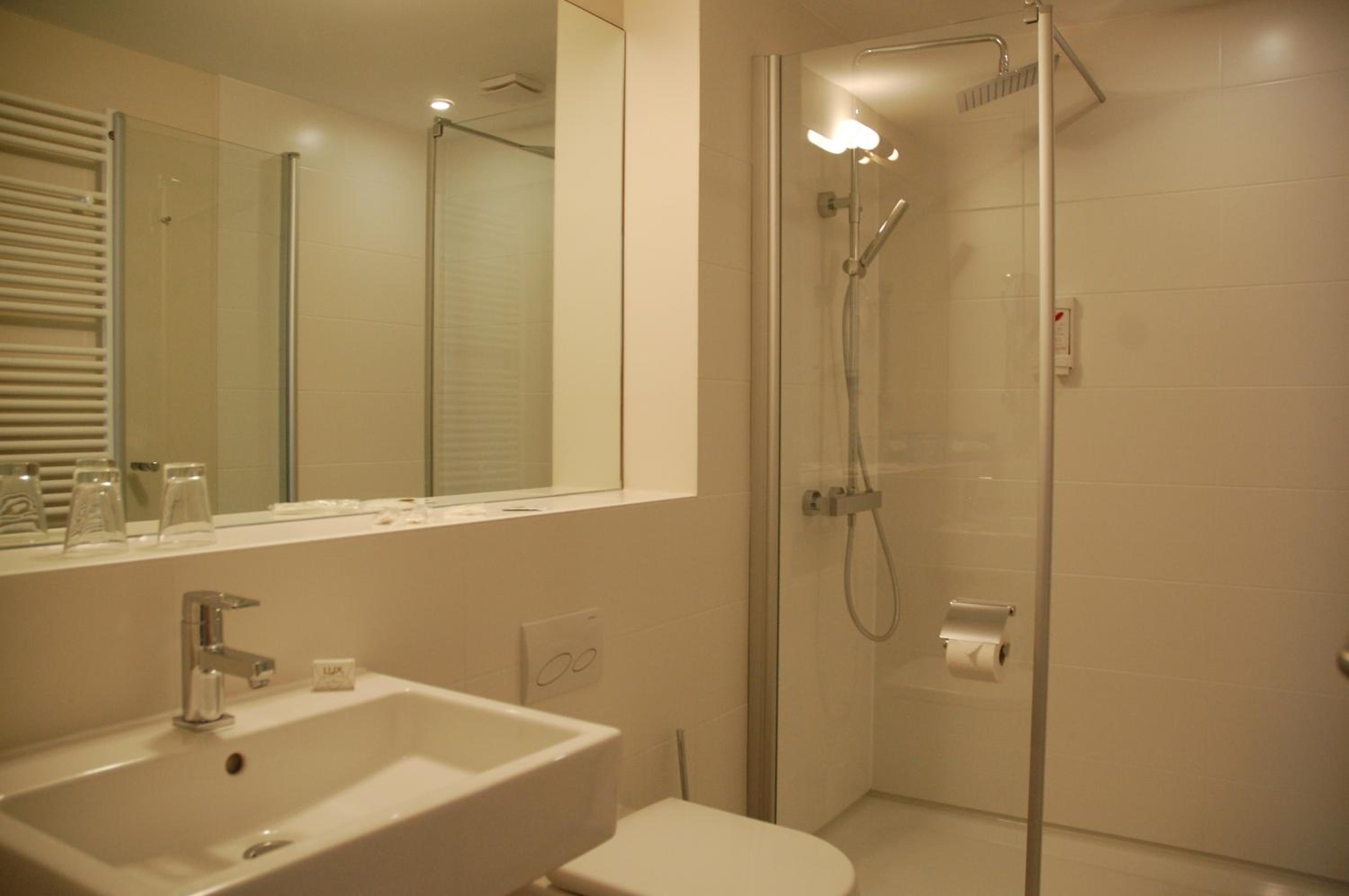 Suite - Photo 2