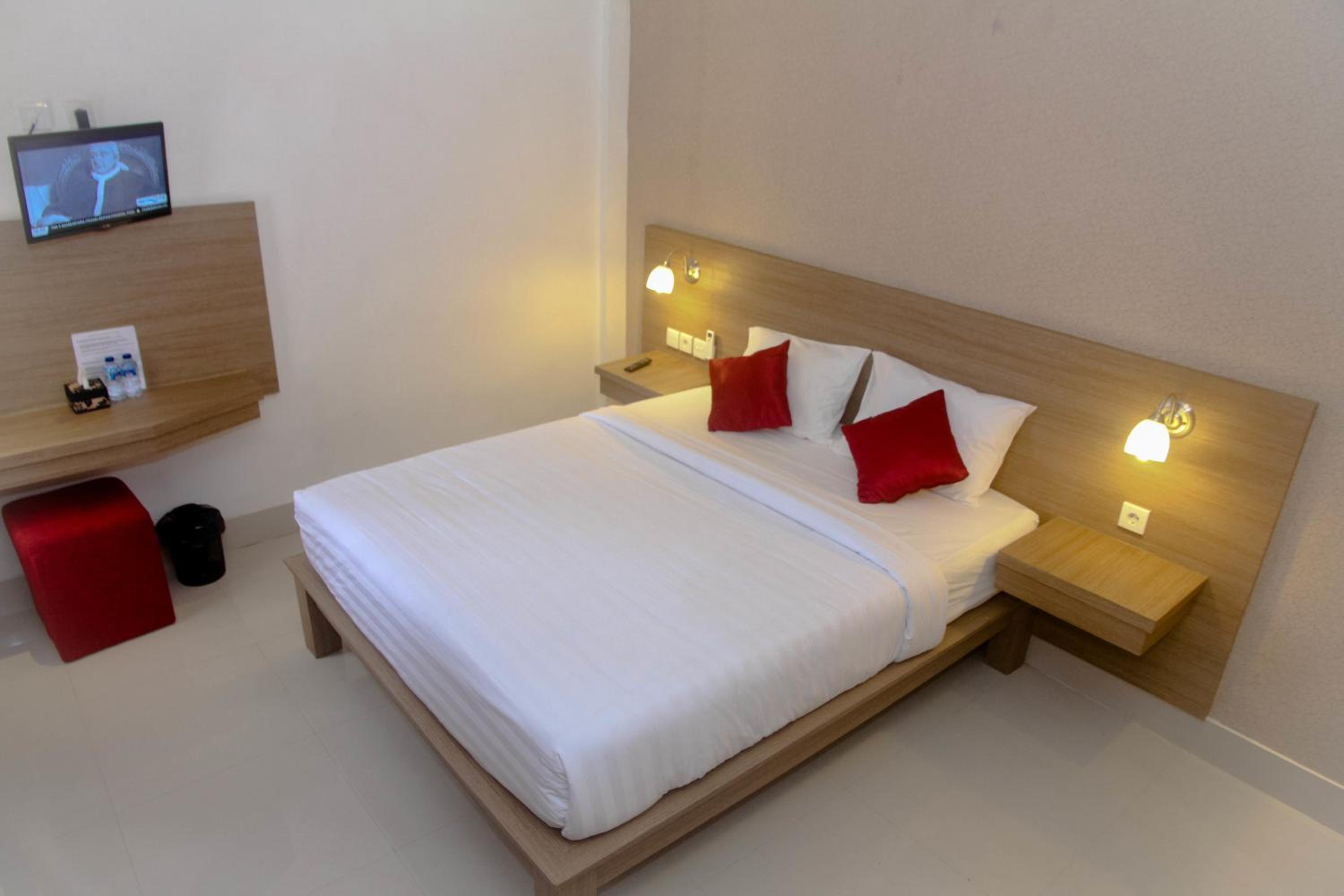 Deluxe Queen Room - Photo 5