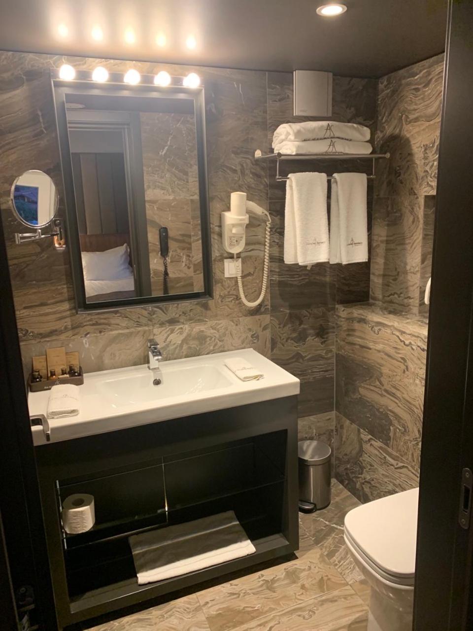 Superior Twin Room with City View & Free Parking photo 3