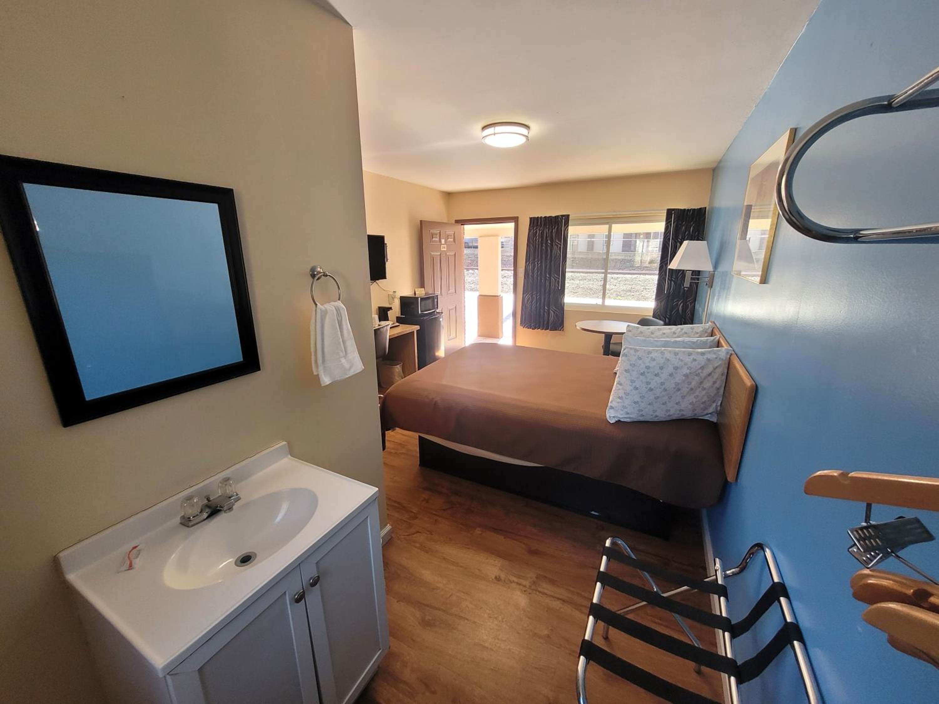 Queen Suite - Photo 4