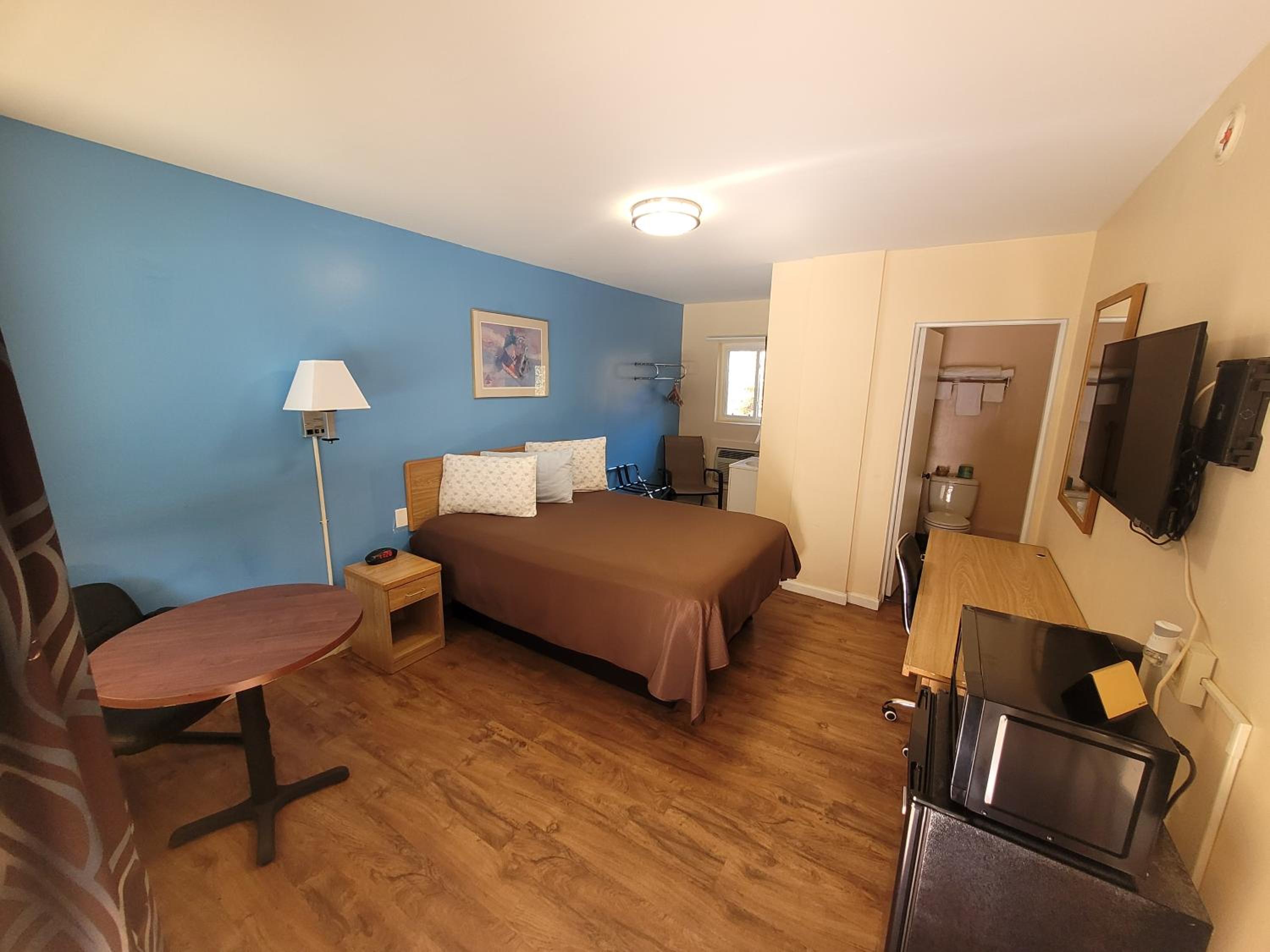 Queen Suite - Photo 5