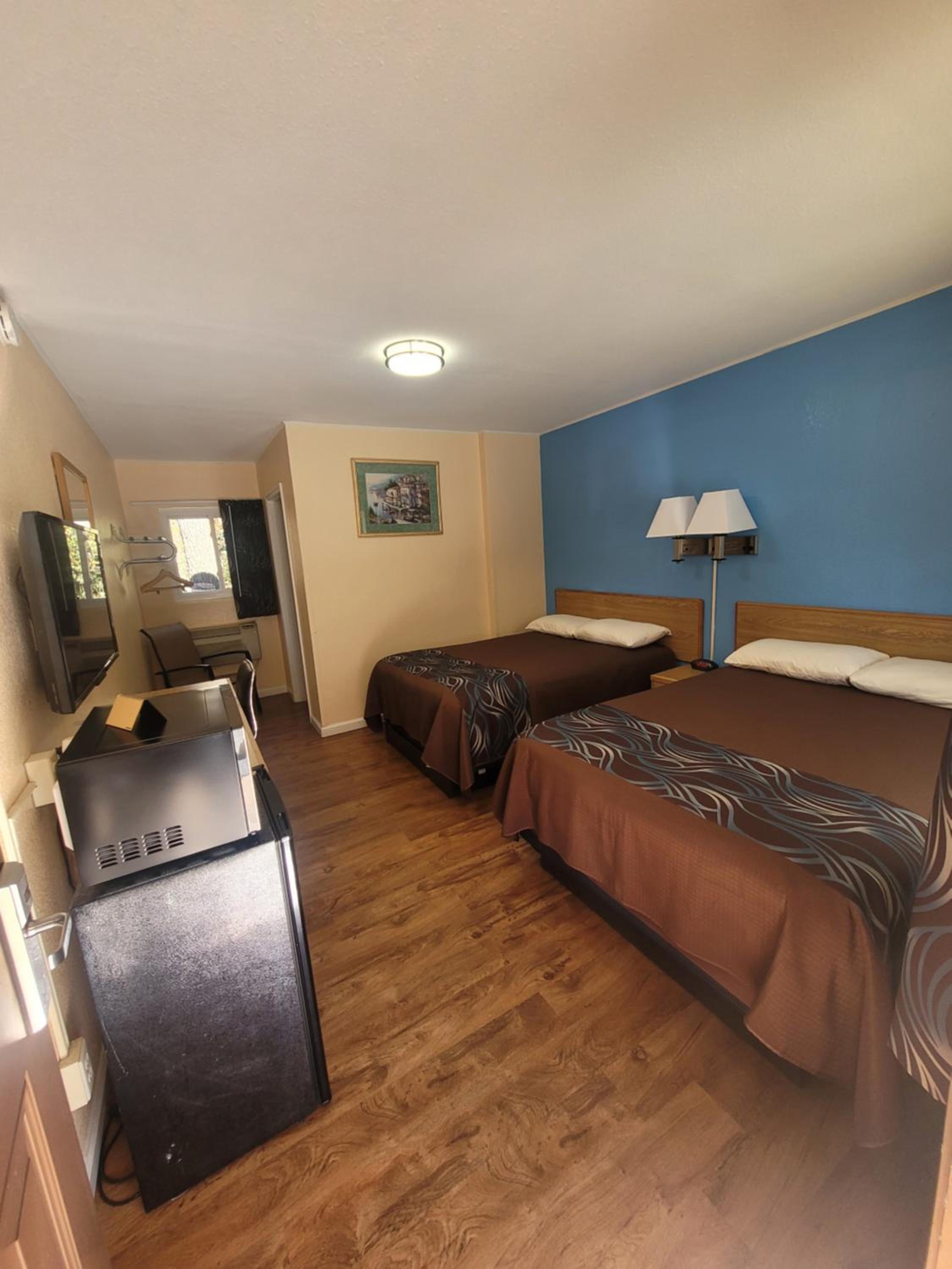 Double or Twin Room with Bathroom - Photo 1