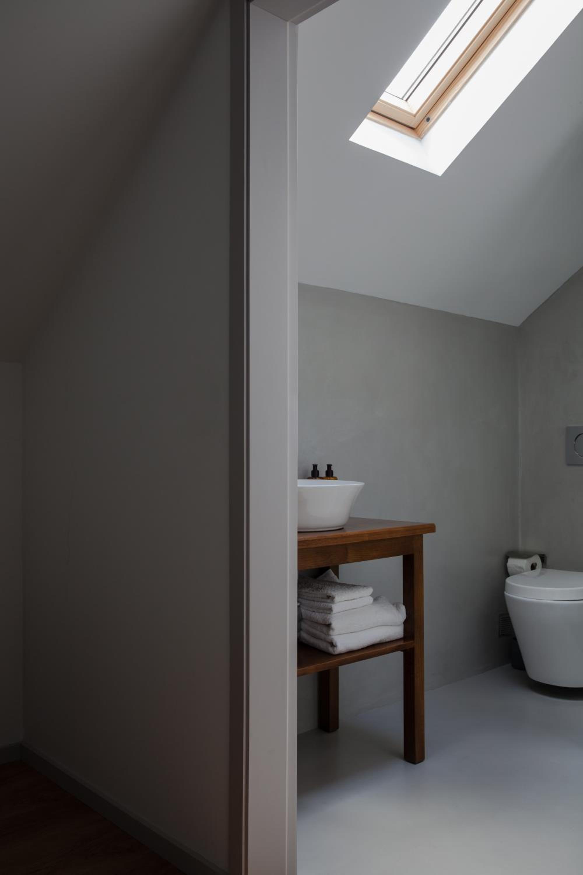 Deluxe Double Room with Balcony - Photo 3