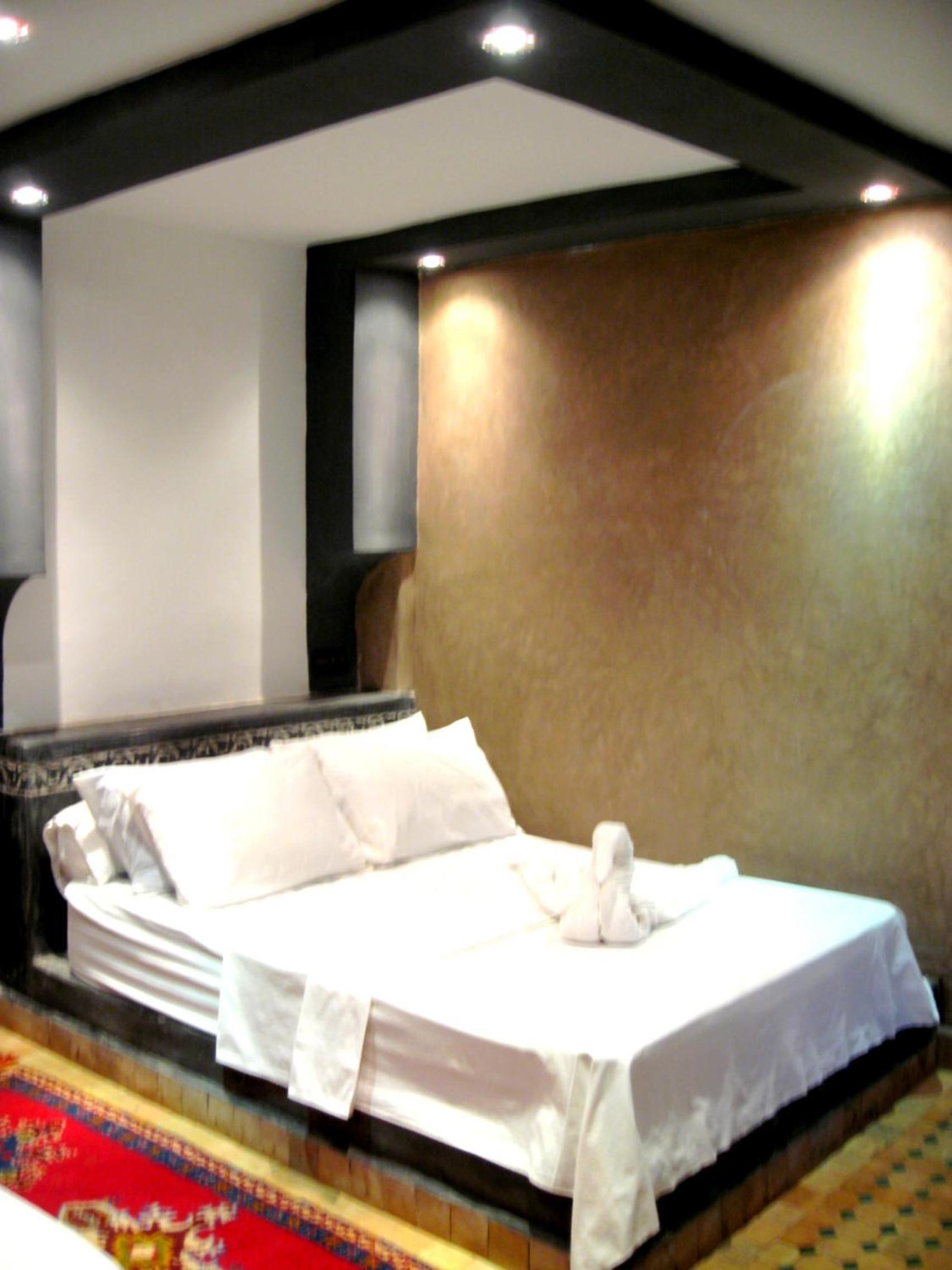 Superior Family Room photo 1