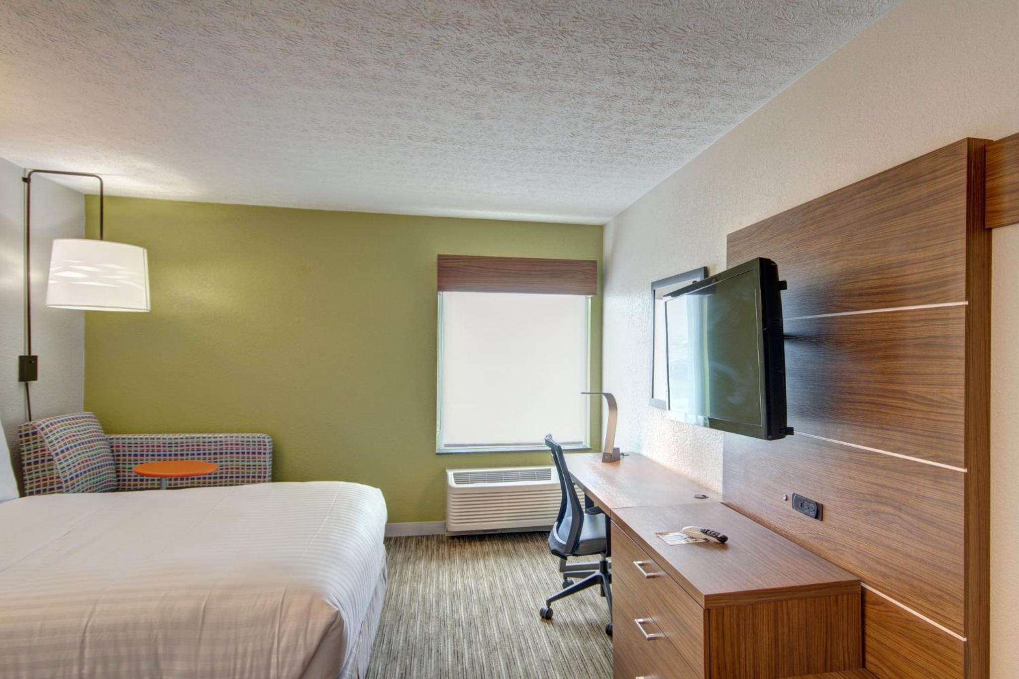 King Room - Mobility Access/Hearing Accessible - Photo 2