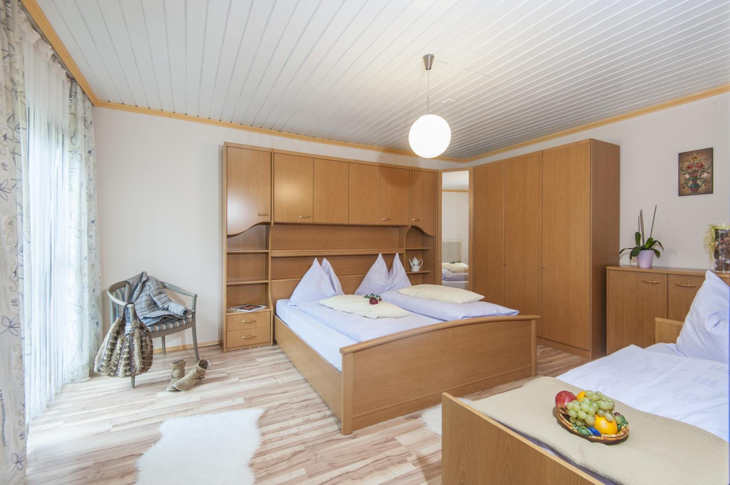 One-Bedroom Apartment (5 Adults)