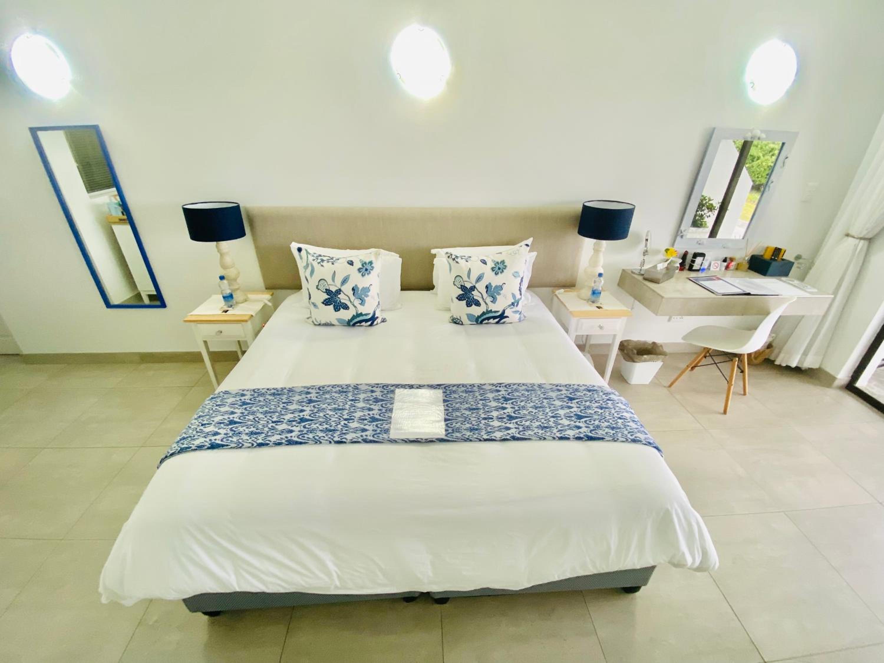Double or Twin Room with Sea View photo 1