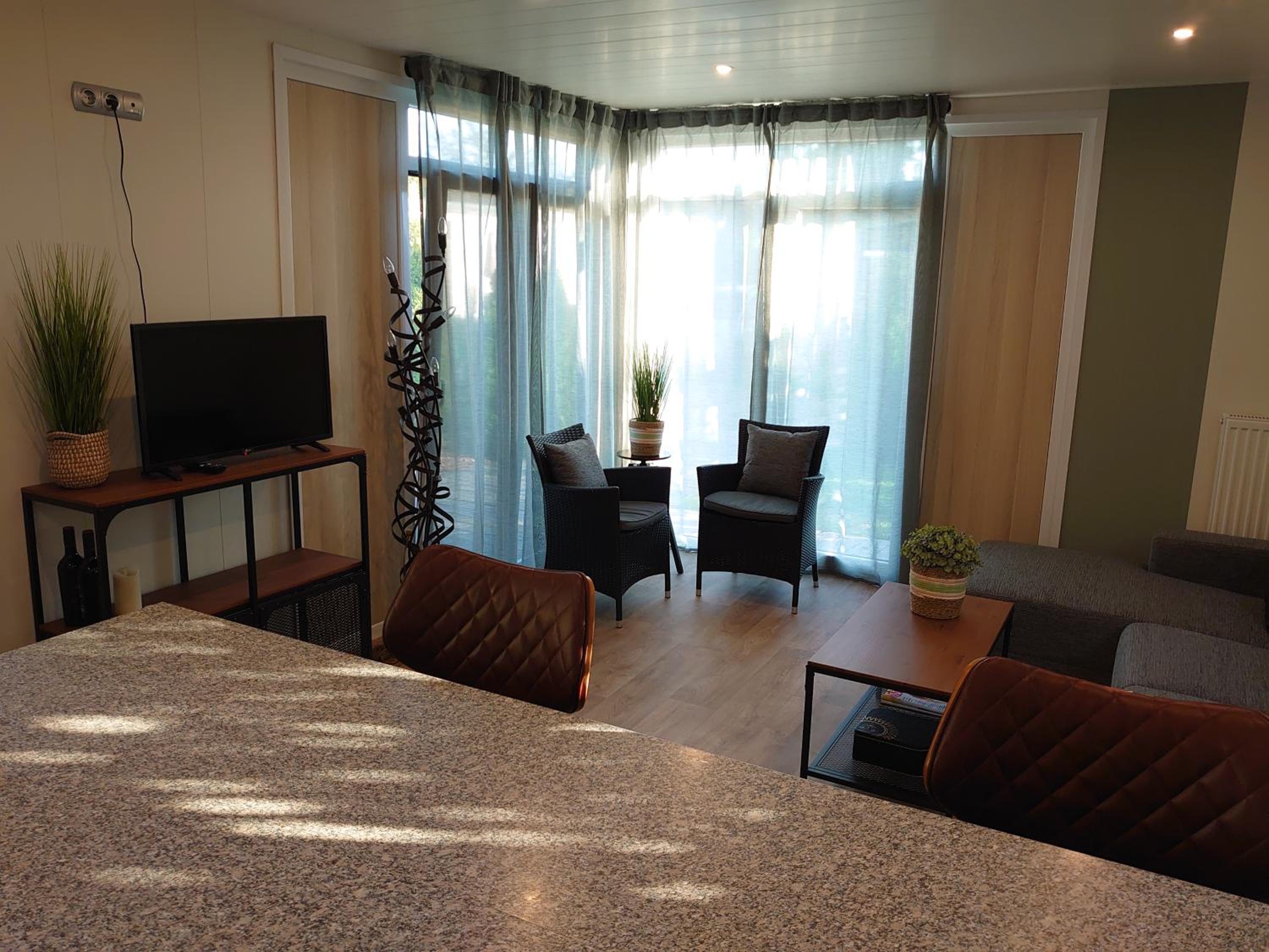 One-Bedroom House photo 1