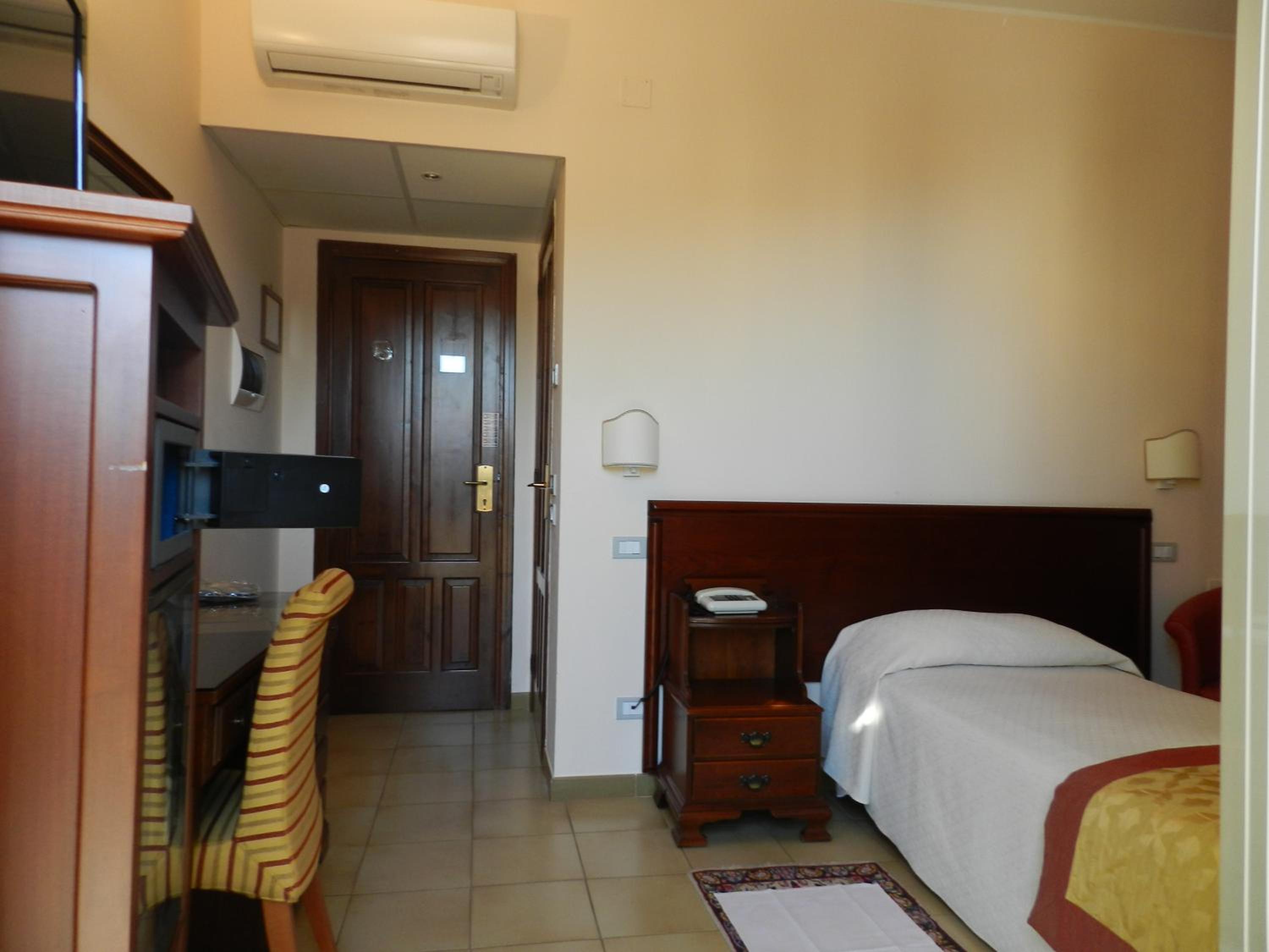 Standard Single Room photo 3