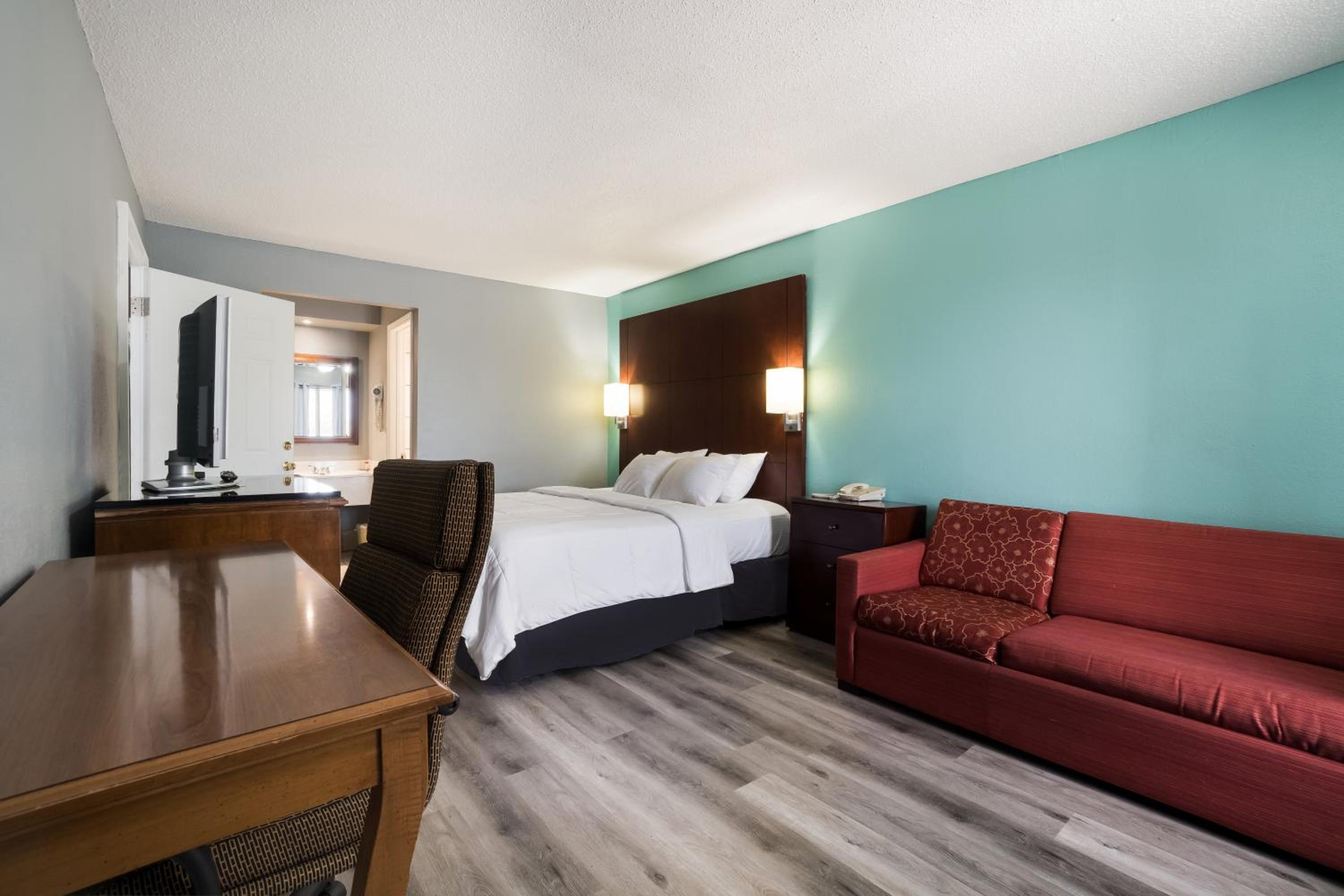 1 King Bed Adjoining Suite Accessible Non-Smoking - Photo 1