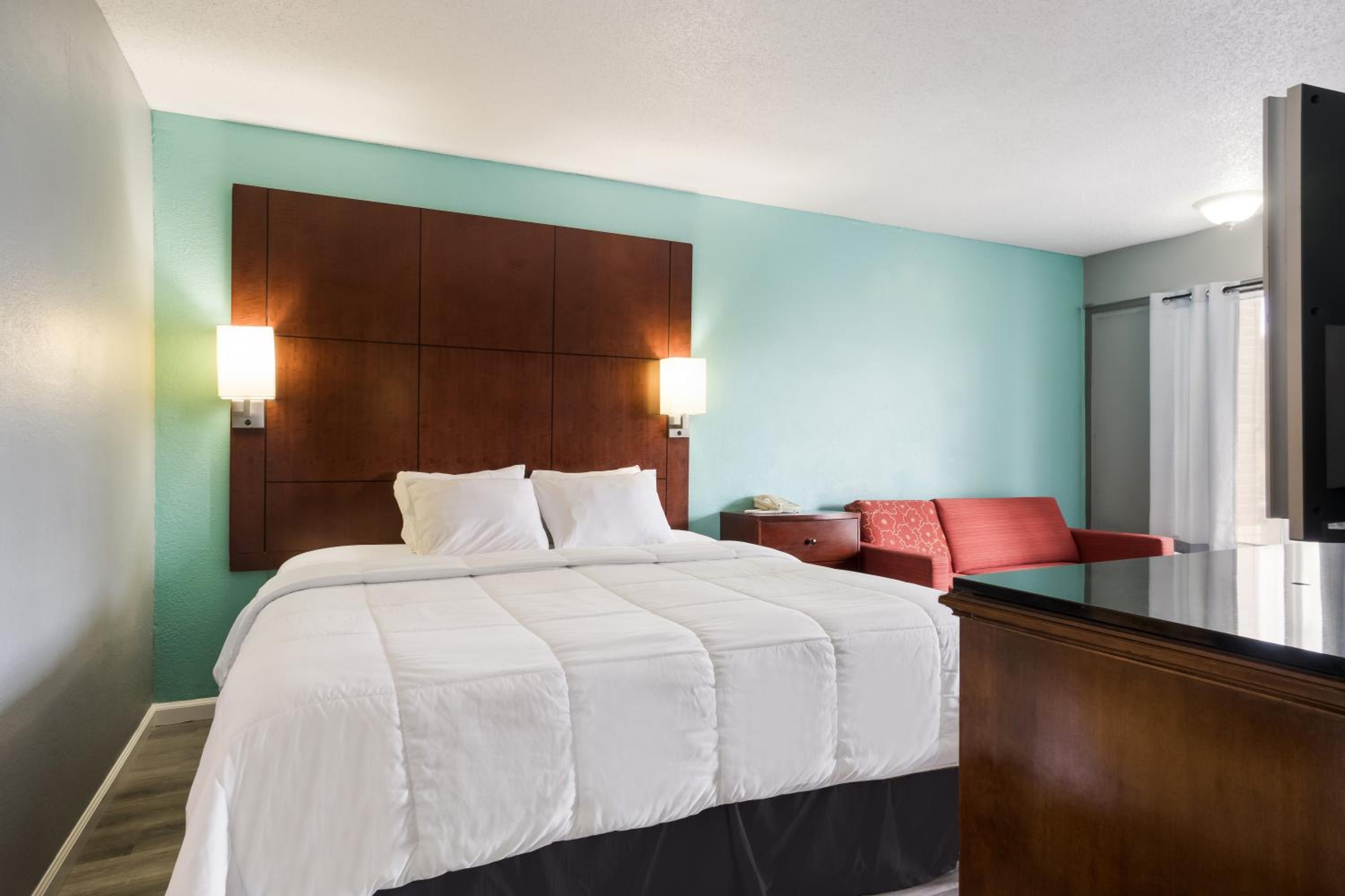 1 King Bed Adjoining Suite Accessible Non-Smoking - Photo 4