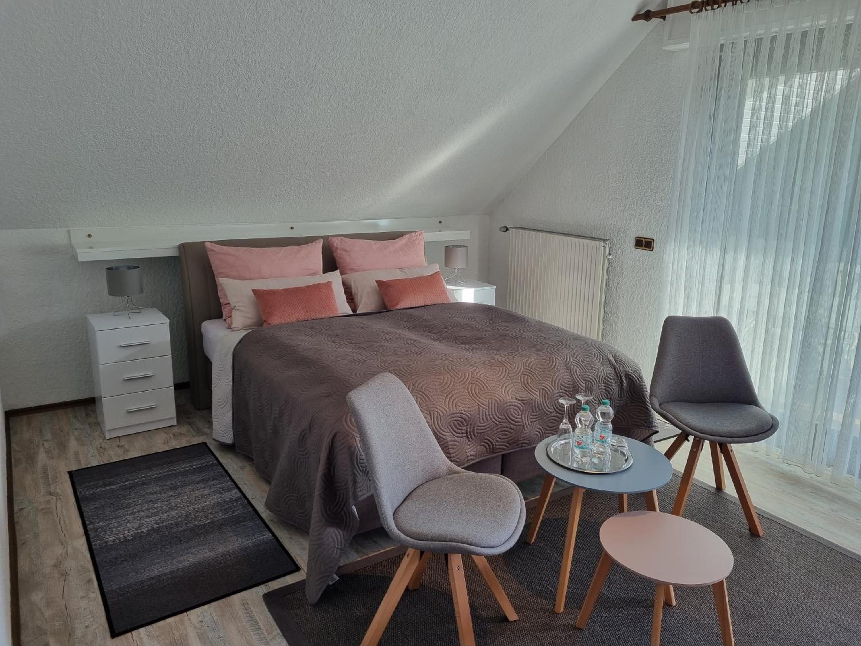 Double Room with Balcony - Photo 5