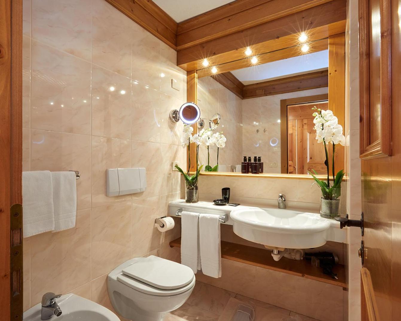 Classic Double Room with Balcony photo 2