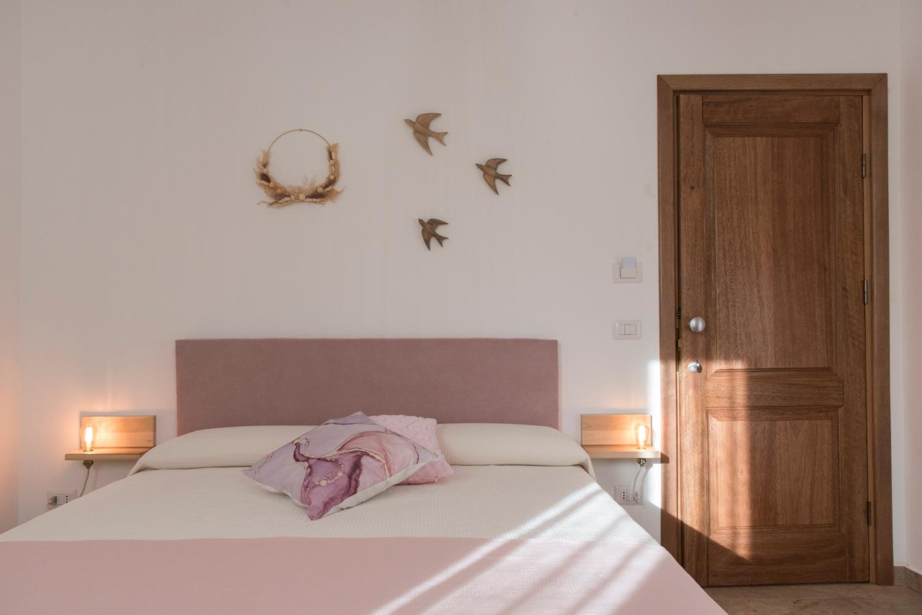 Deluxe Room (2 Adults + 1 Child)