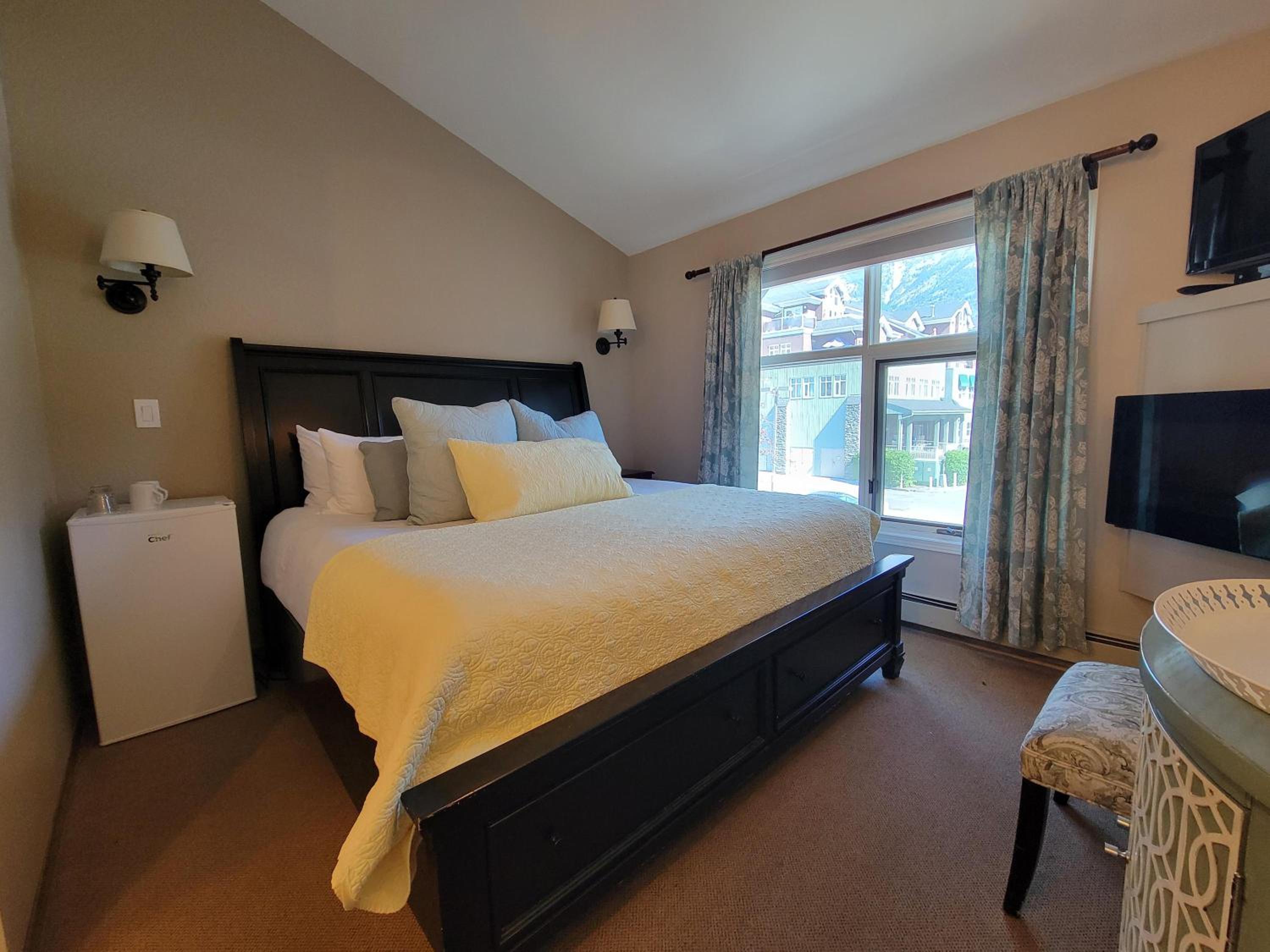 Standard King Room photo 3