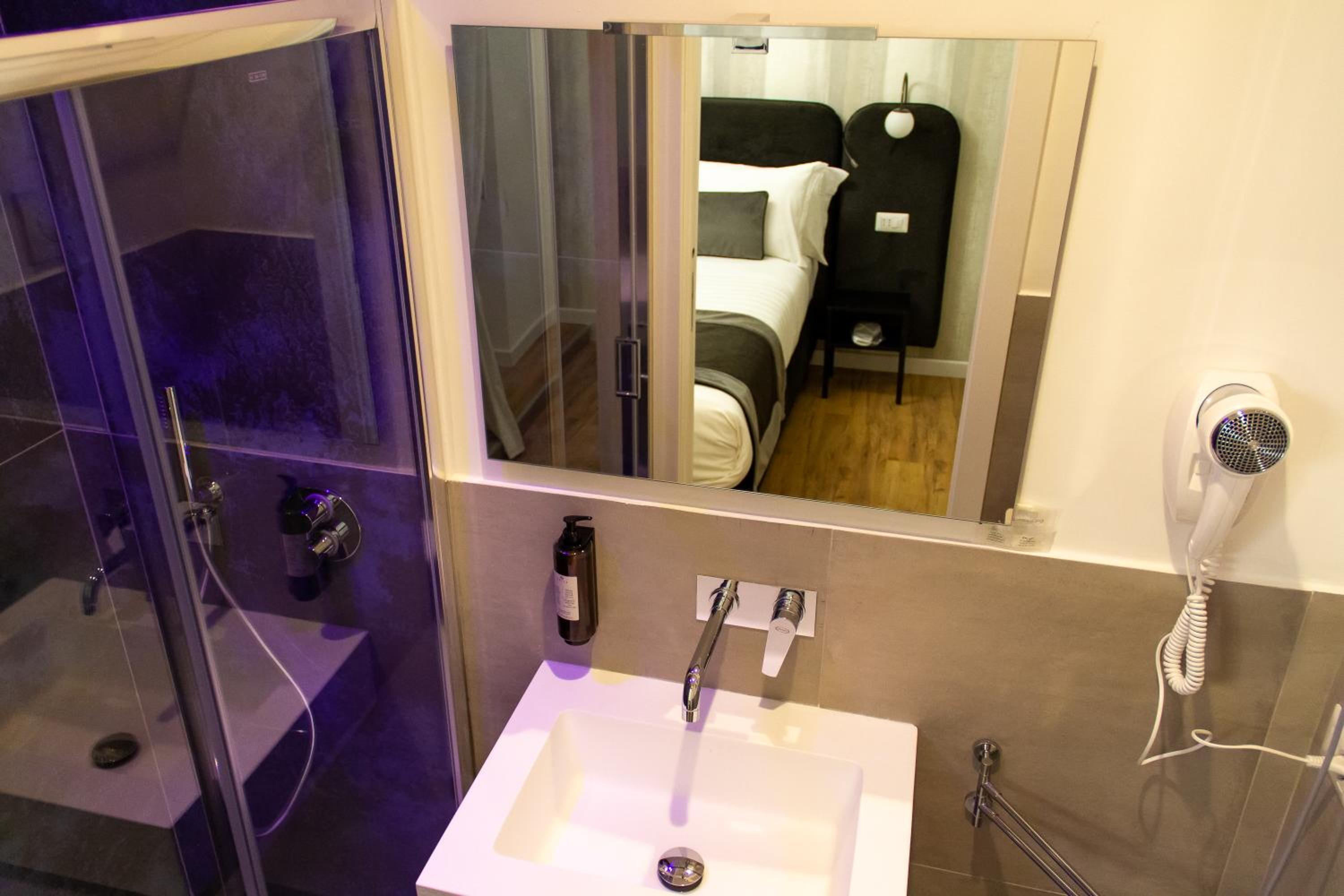 Small Double Room photo 3
