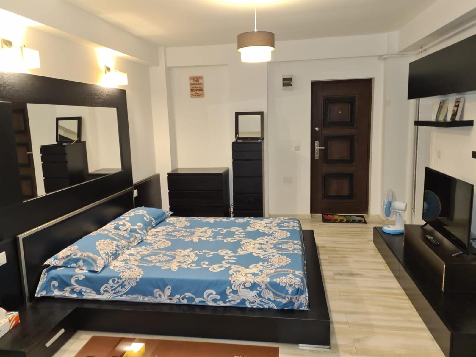 One-Bedroom Apartment - Photo 1