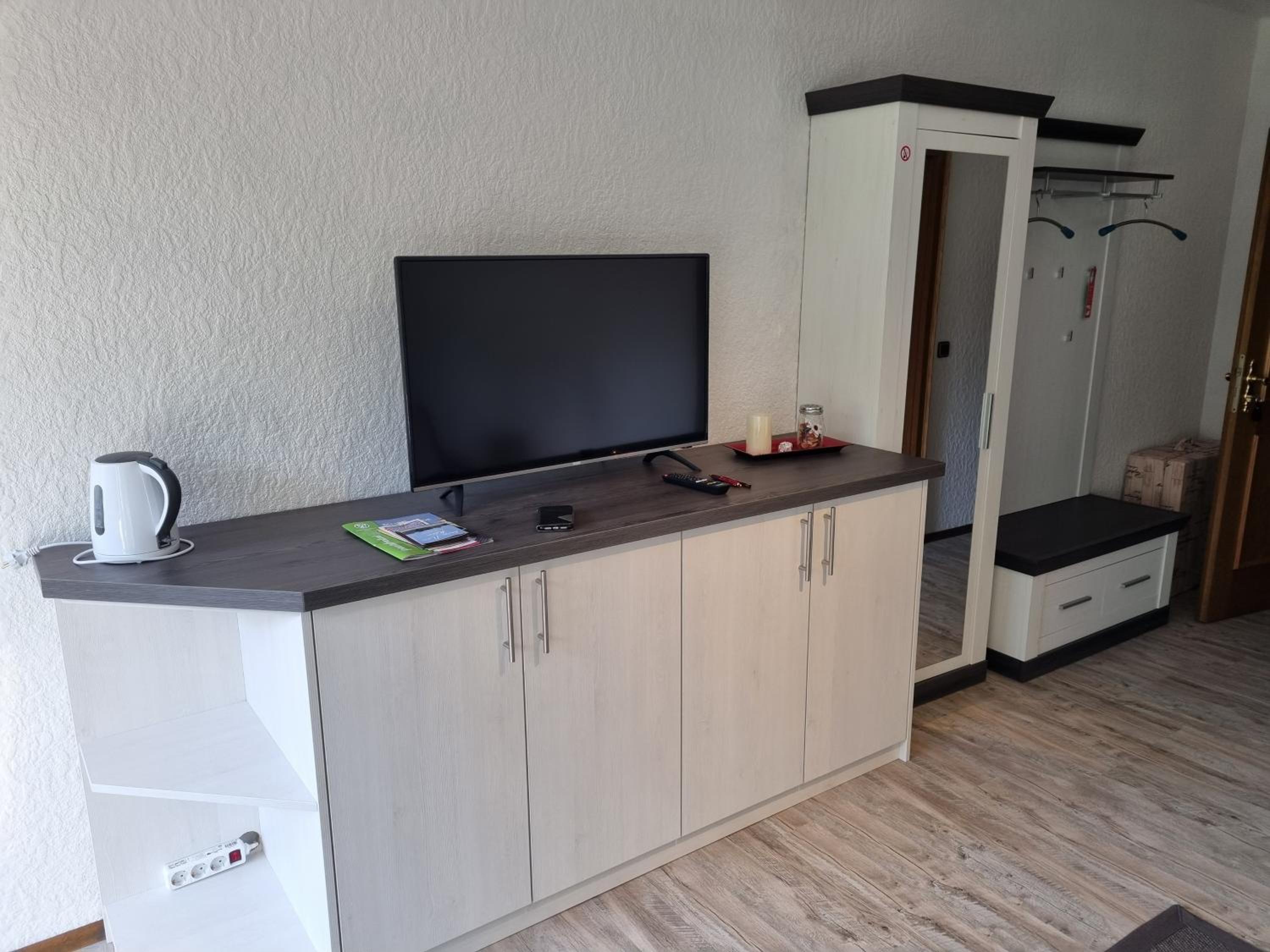Double Room with Balcony - Photo 4