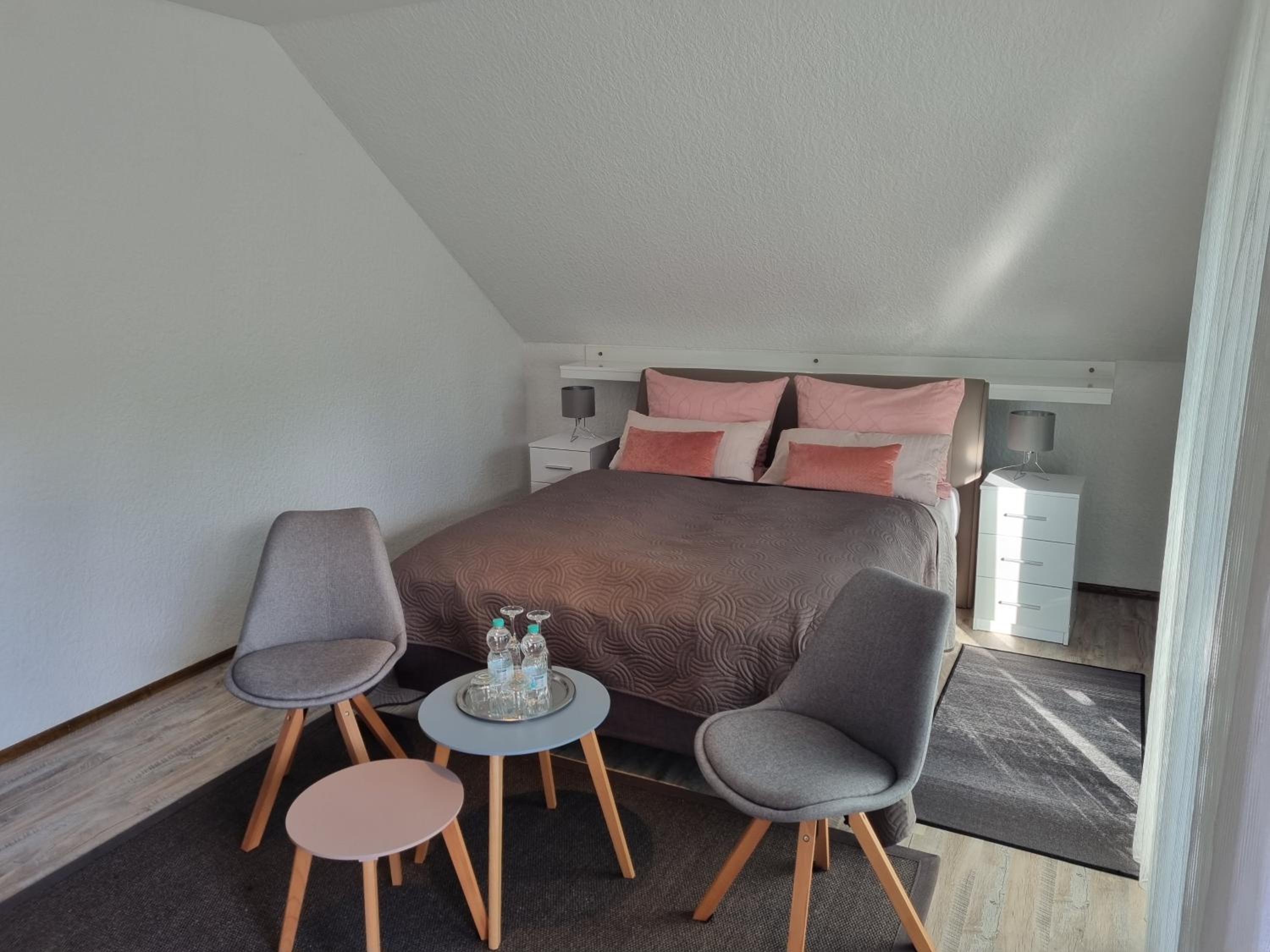 Double Room with Balcony - Photo 3
