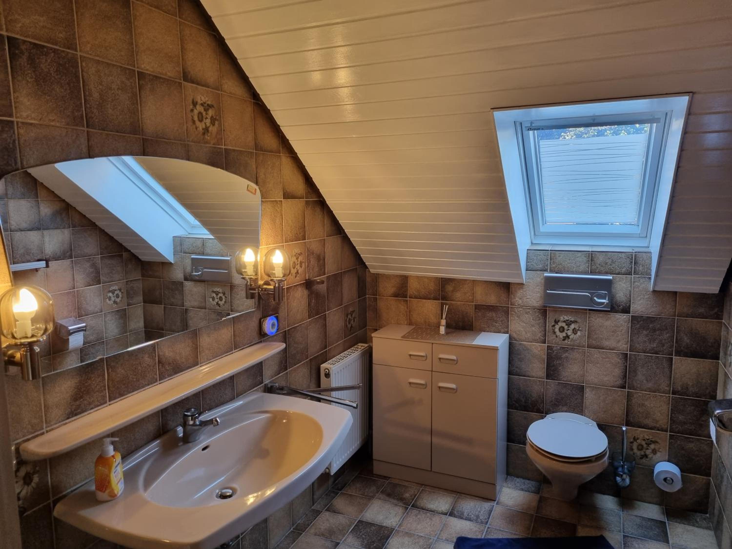Double Room with Balcony - Photo 2