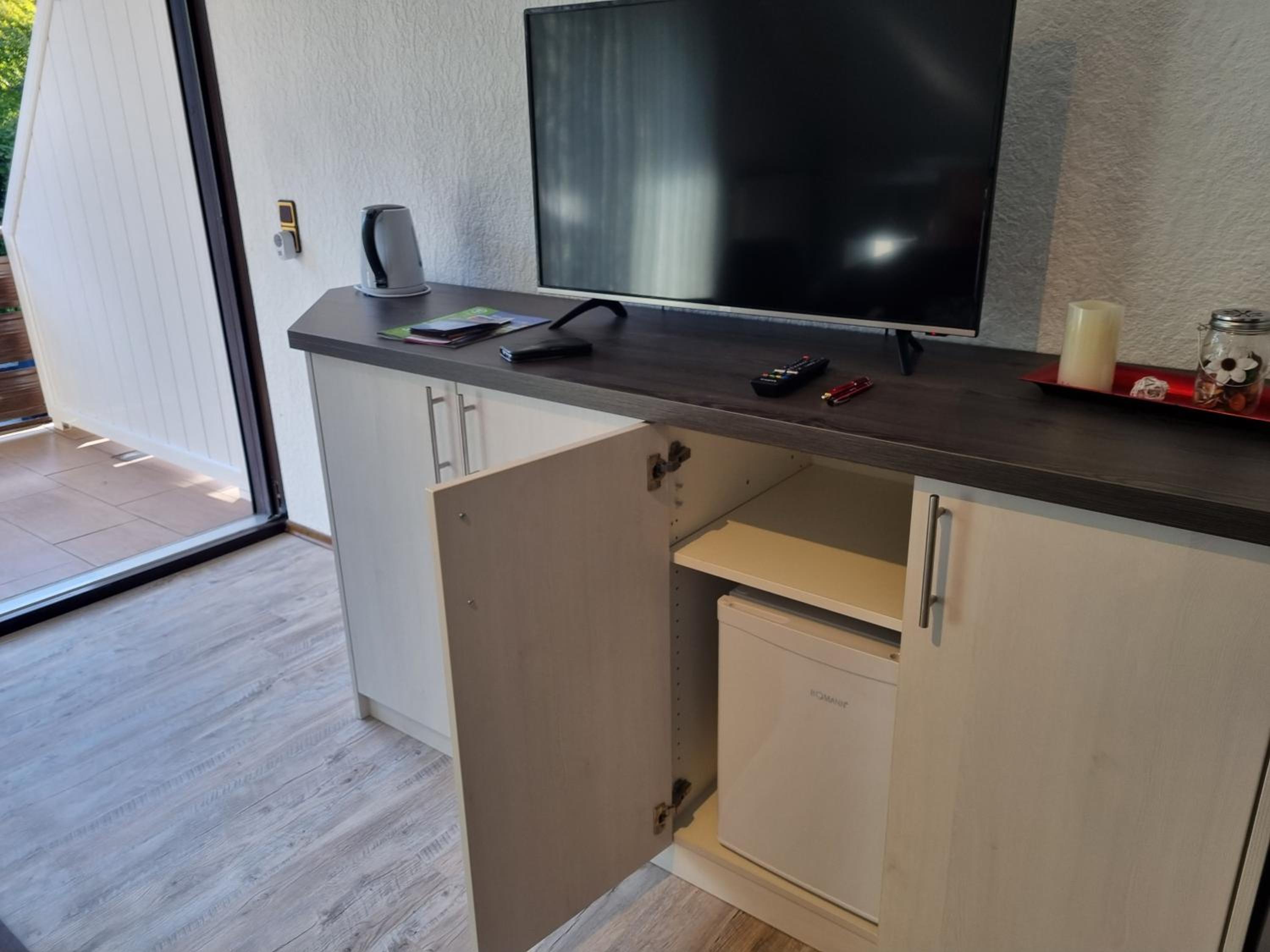Double Room with Balcony - Photo 10