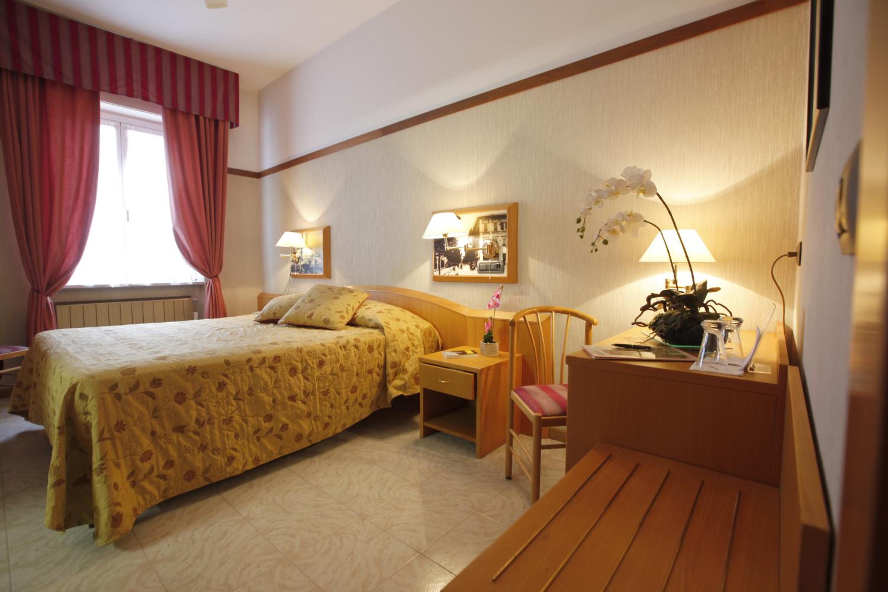 Double or Twin Room - Photo 4