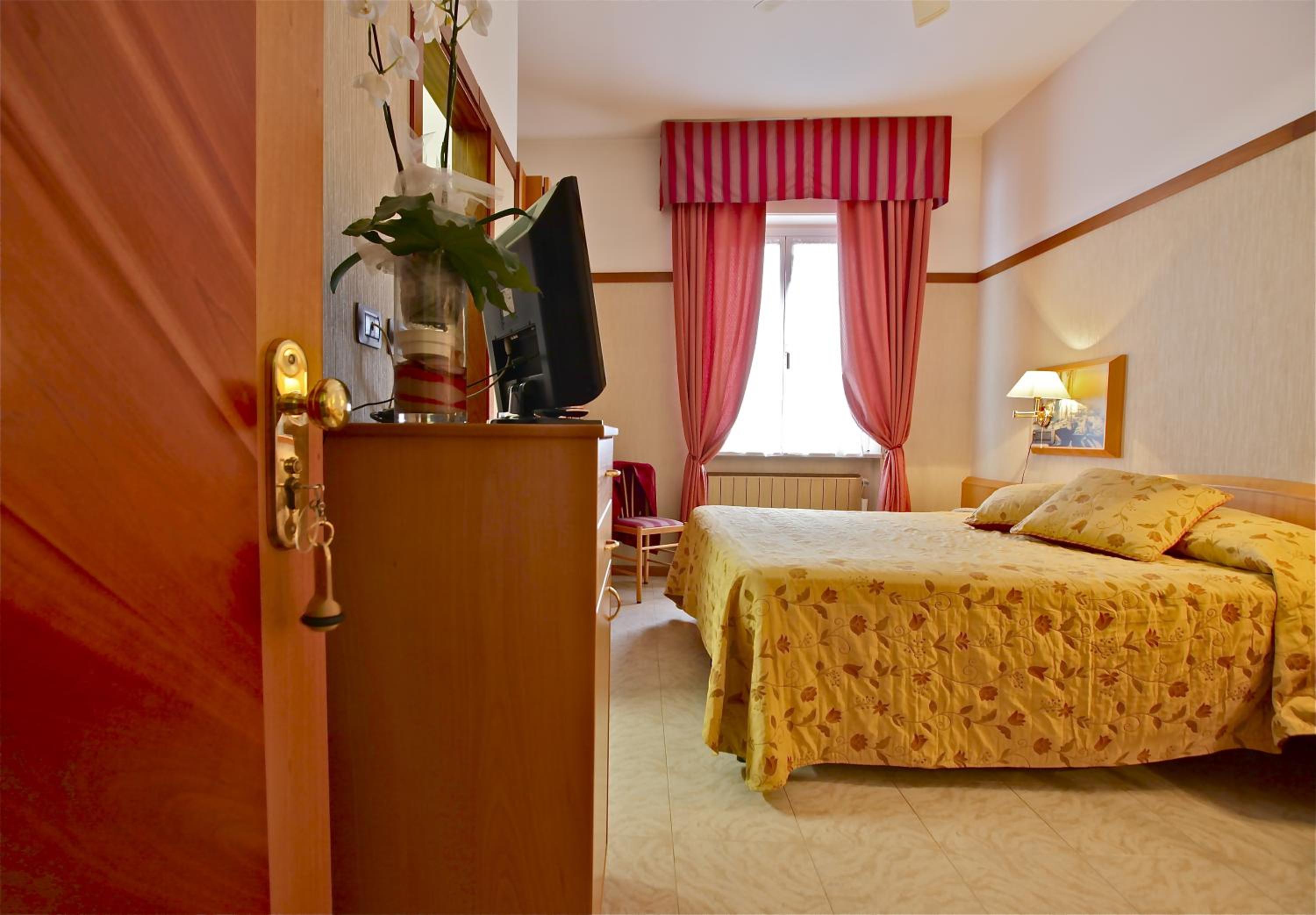 Double or Twin Room - Photo 5
