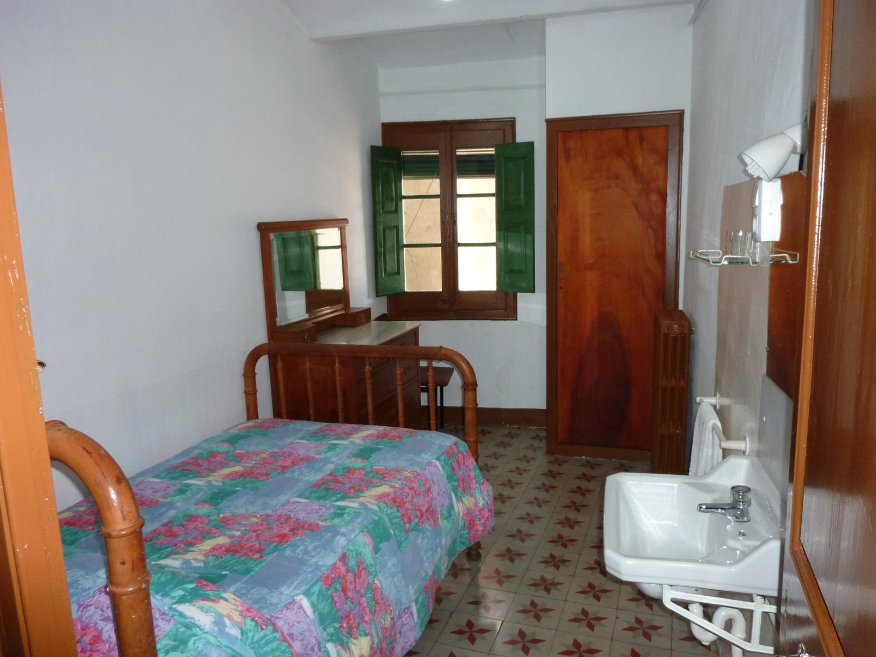 Habitación individual con baño compartido