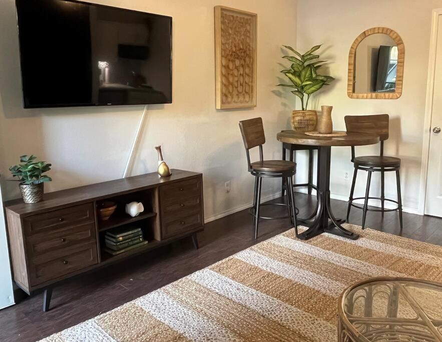 One-Bedroom Apartment photo 3