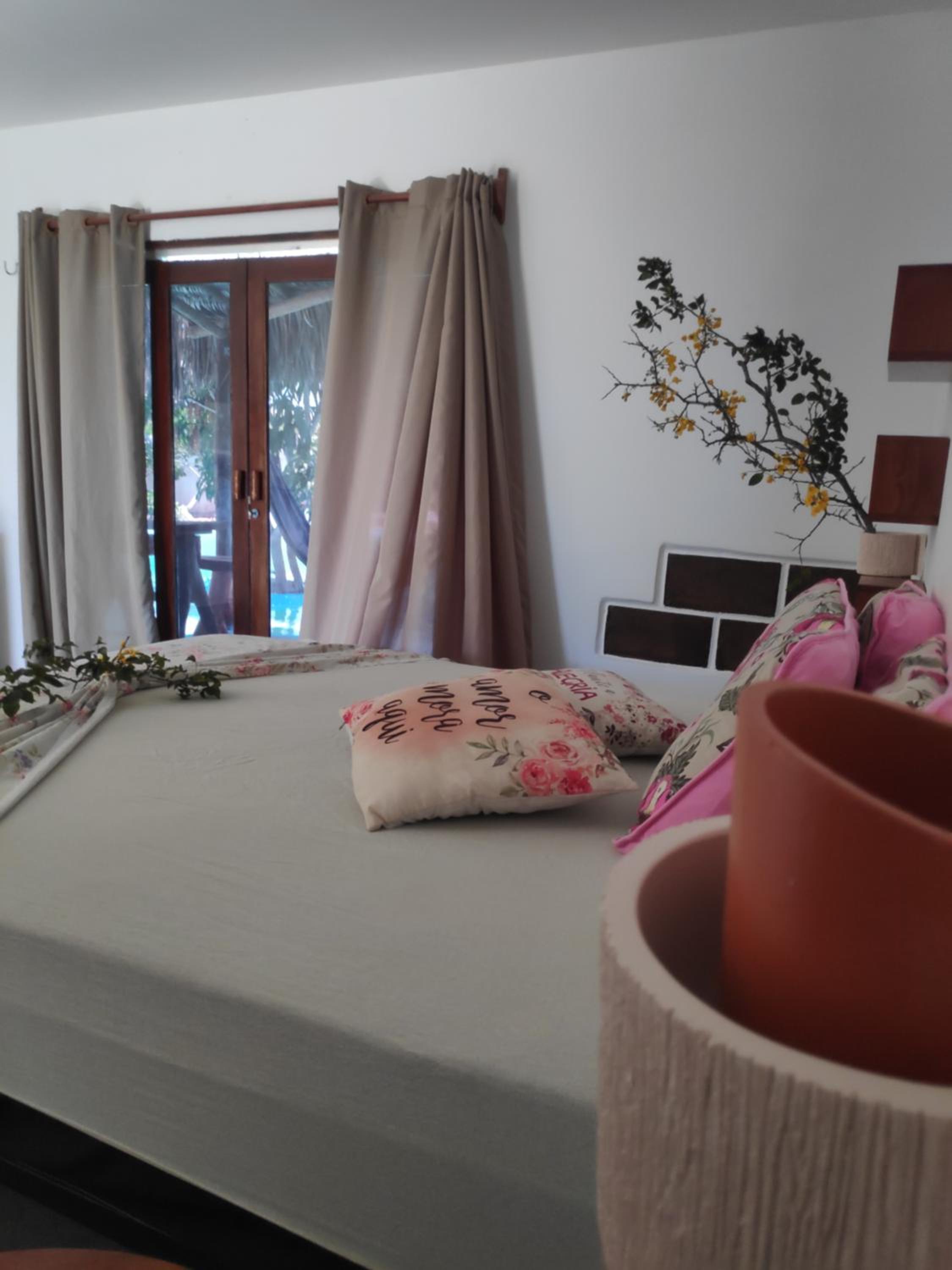 Queen Room with Pool View photo 2