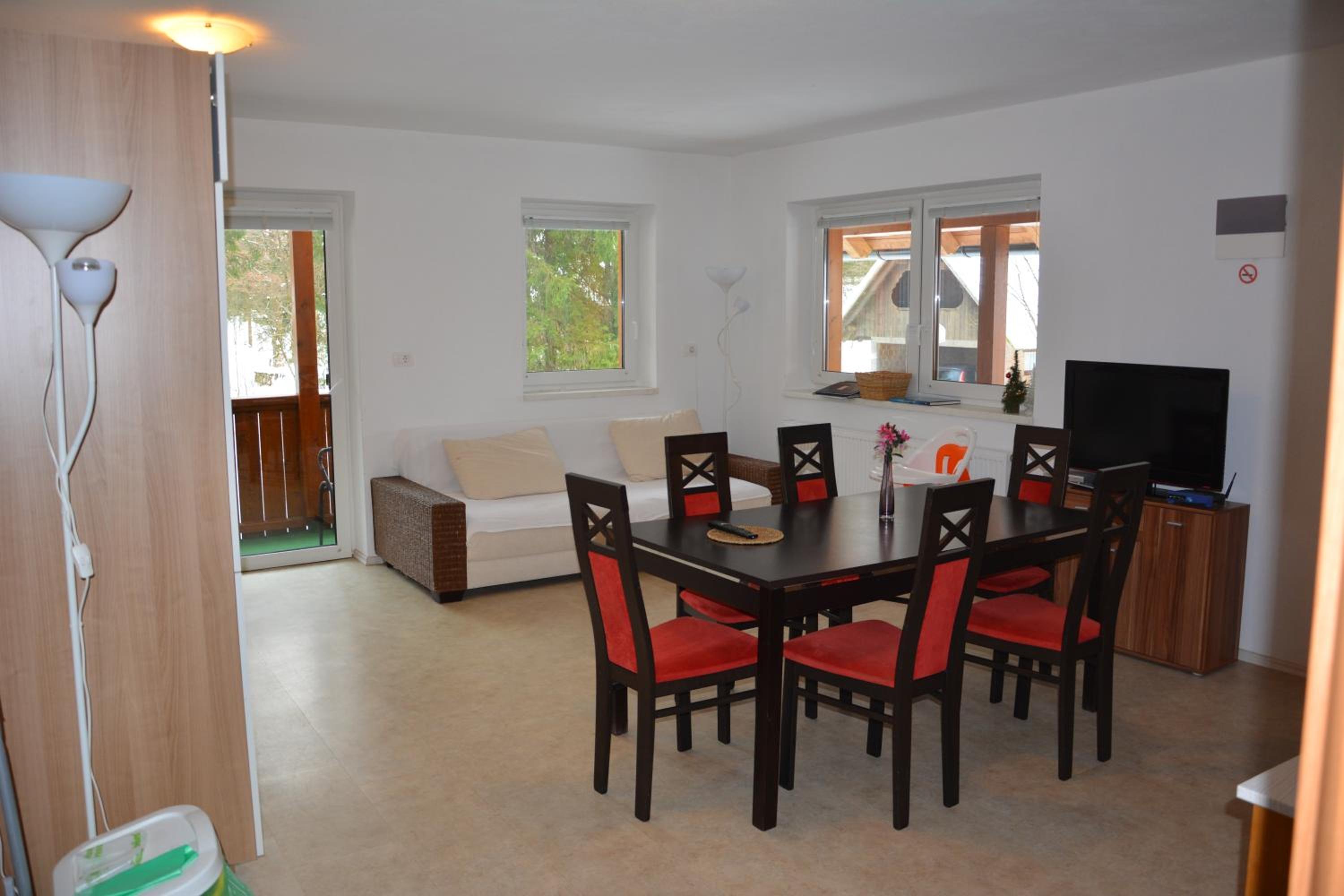 Comfort Two-Bedroom Apartment with Balcony photo 2