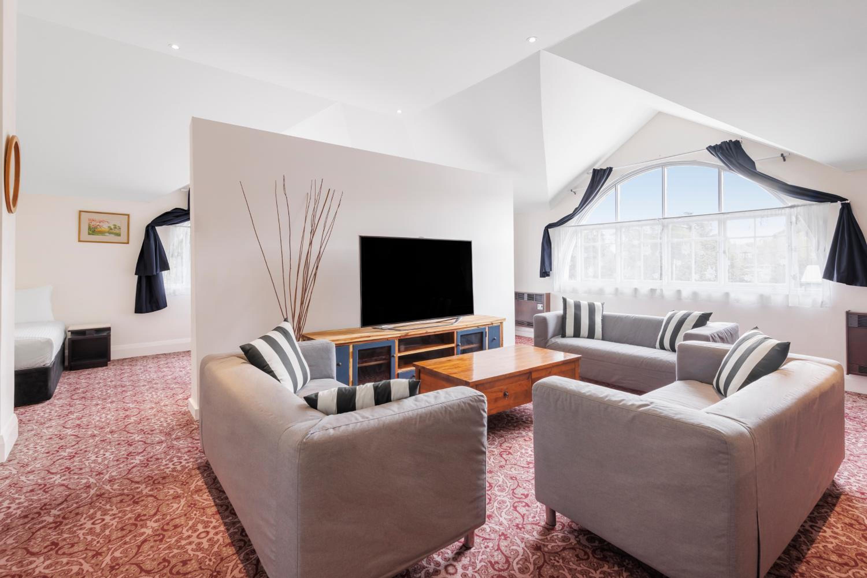Deluxe Family Room photo 3