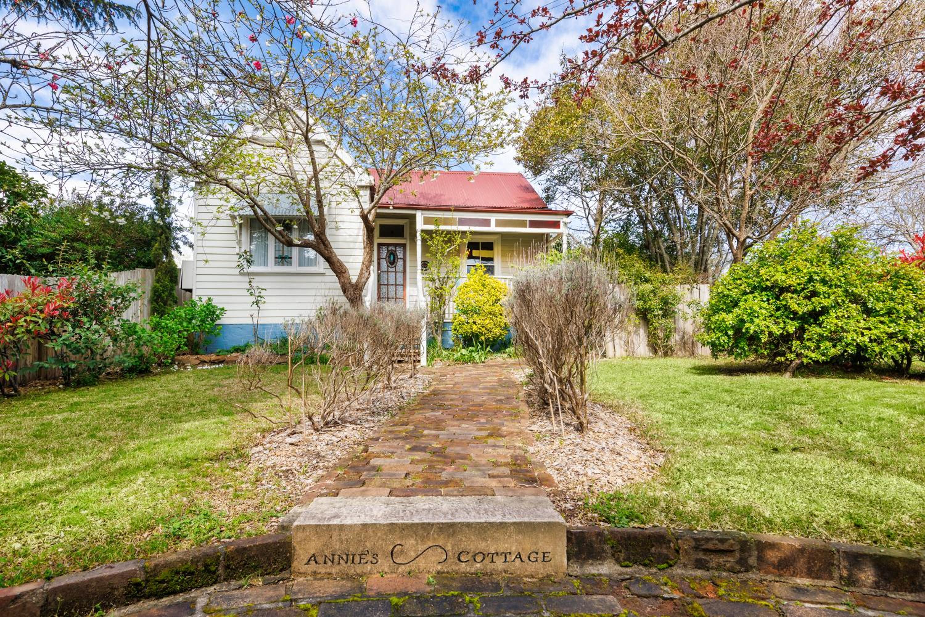 Annie's Cottage - Photo 2