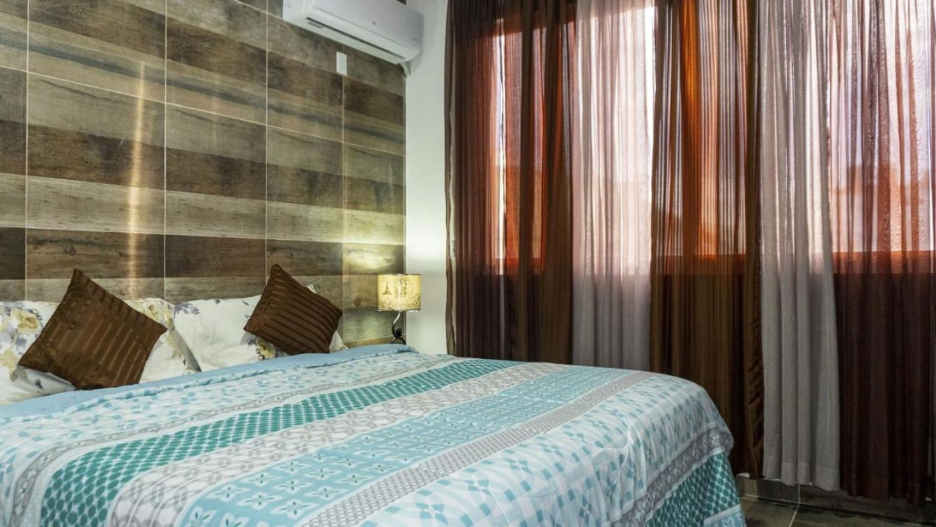 Deluxe King Room - Photo 3