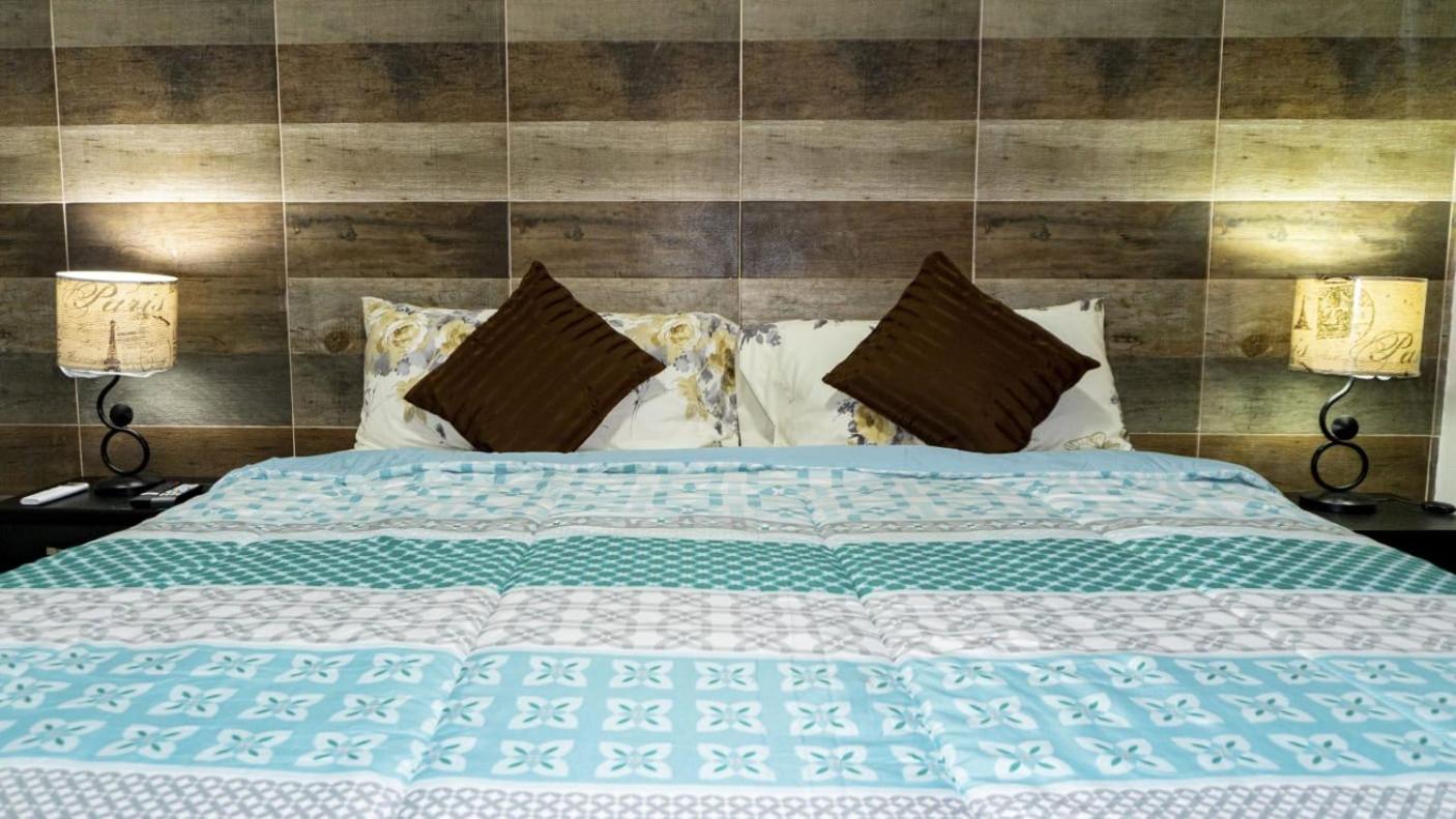 Deluxe King Room - Photo 2
