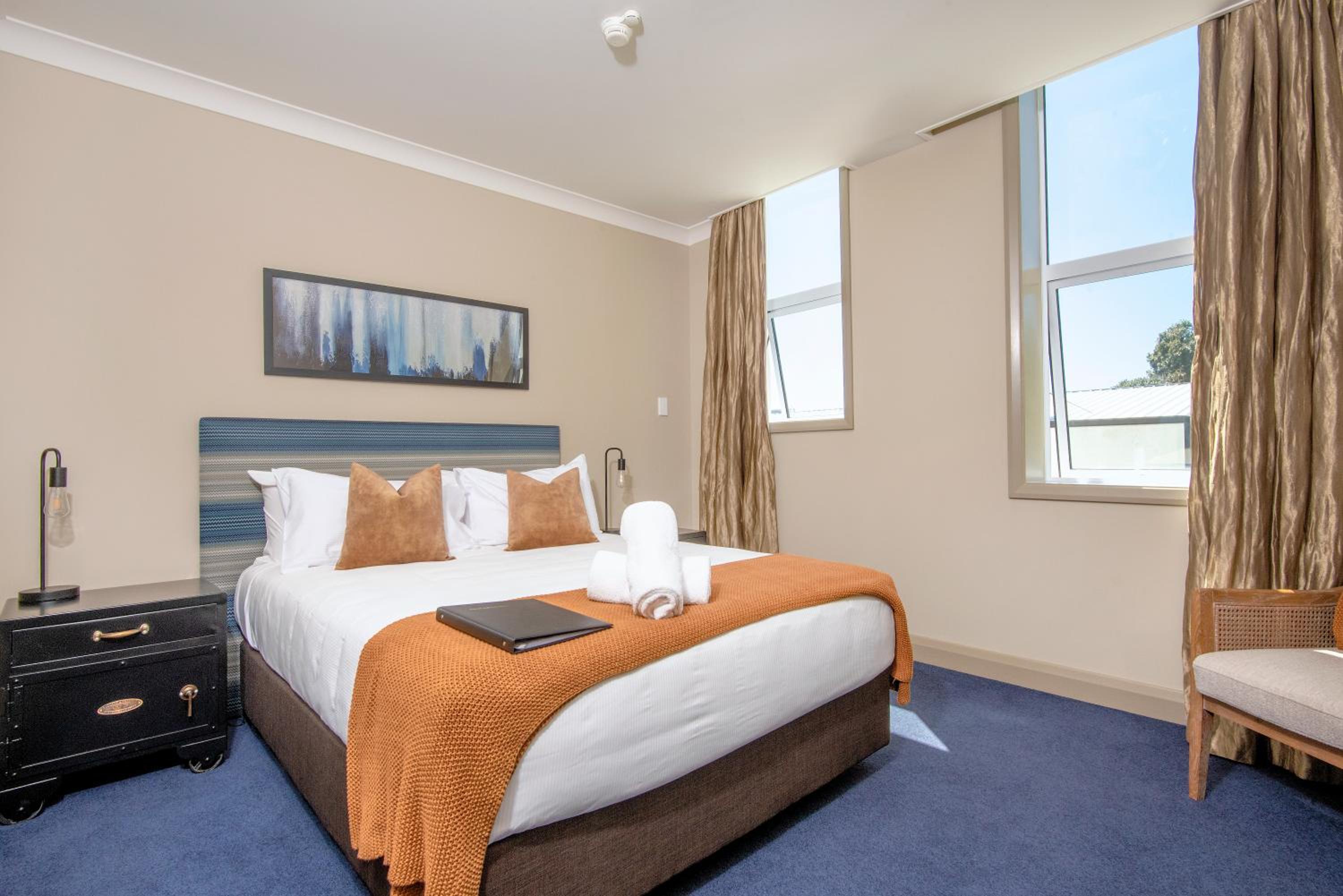Upstairs Heritage Suite - Simpkins - Photo 7