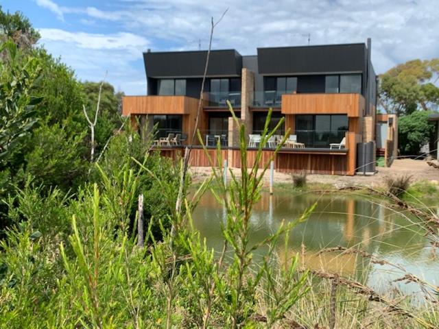 Apartment with Lake View photo 3