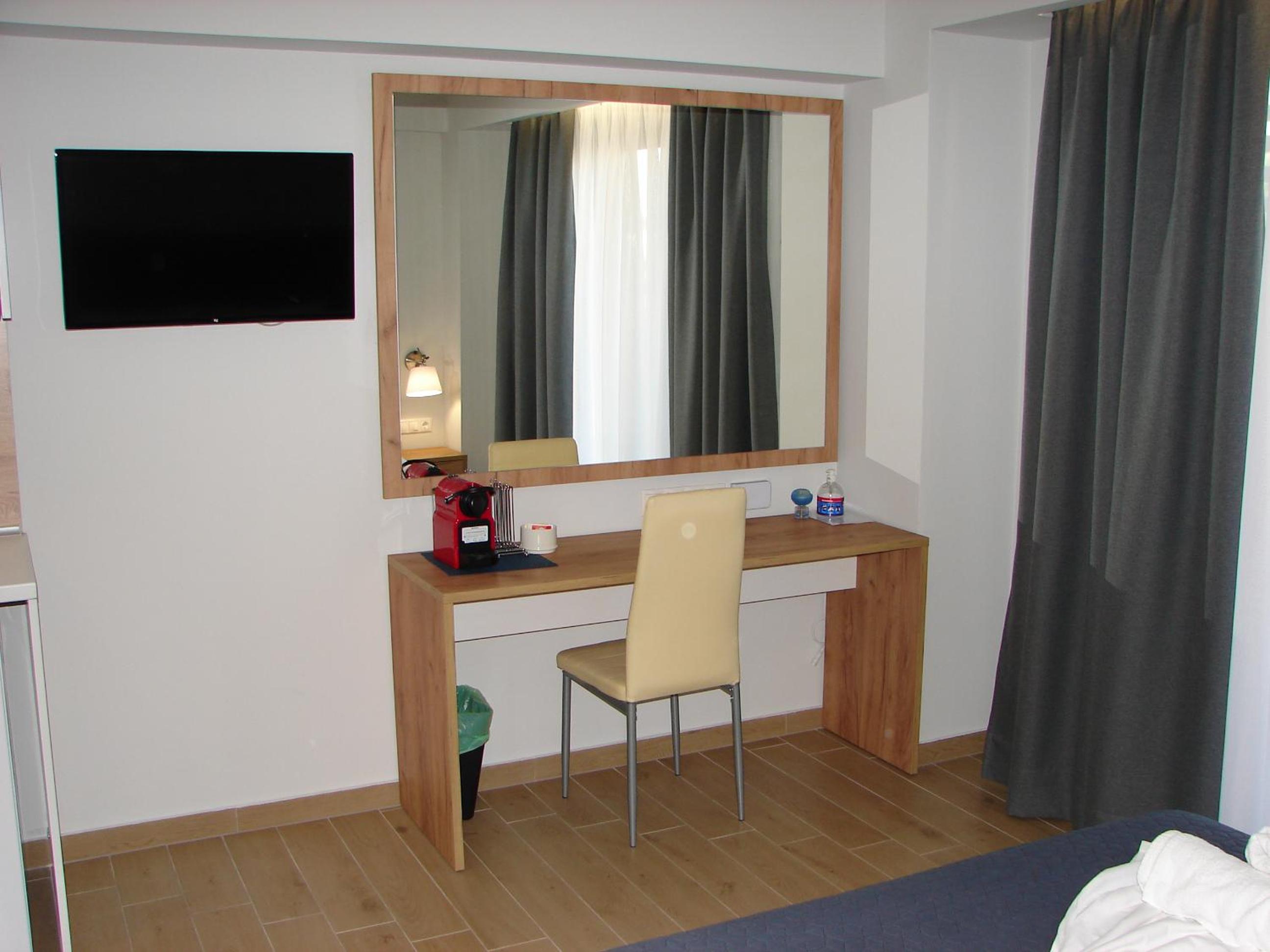 Double Room - Disability Access photo 2