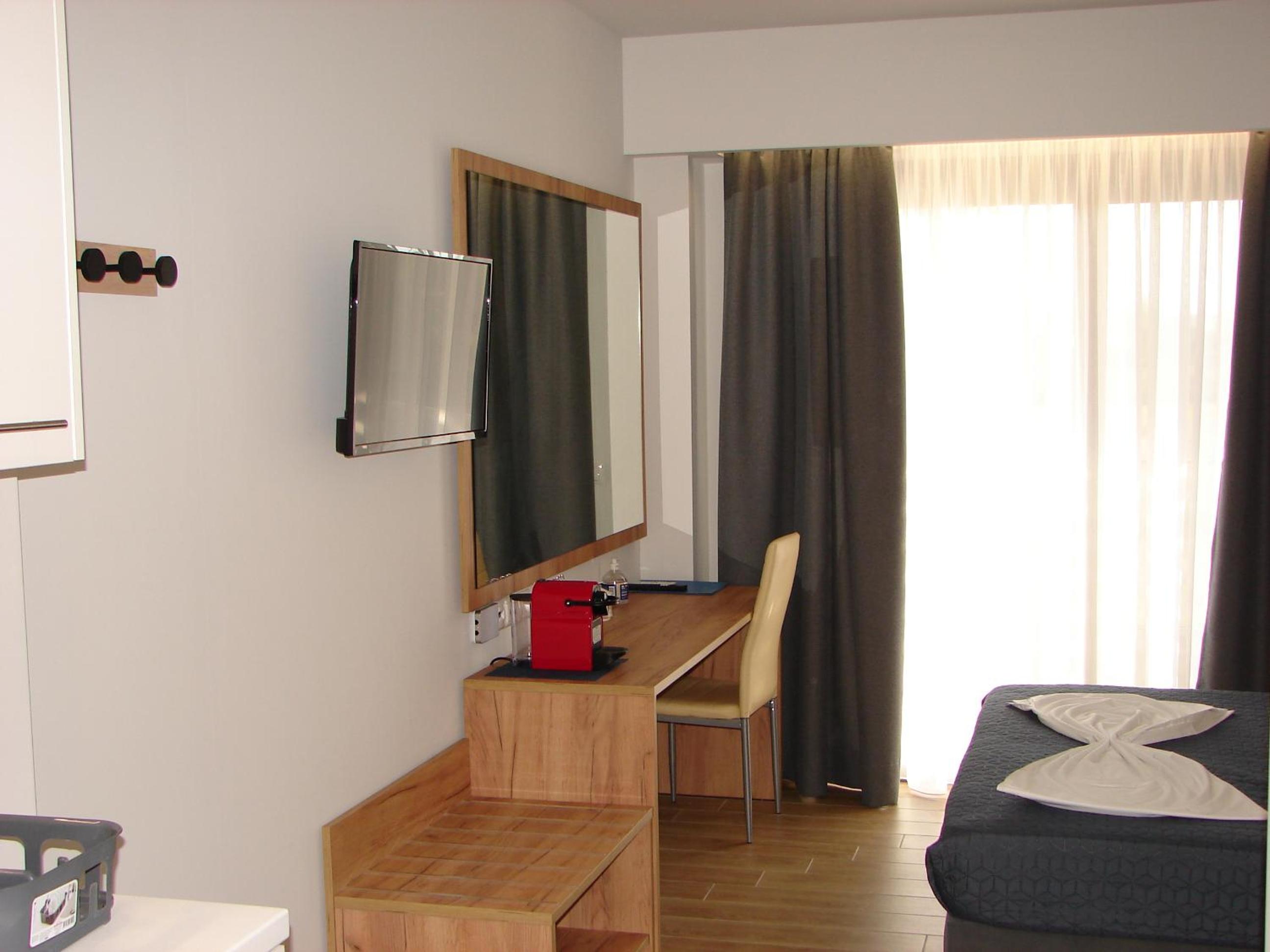 Superior King Room - Photo 3