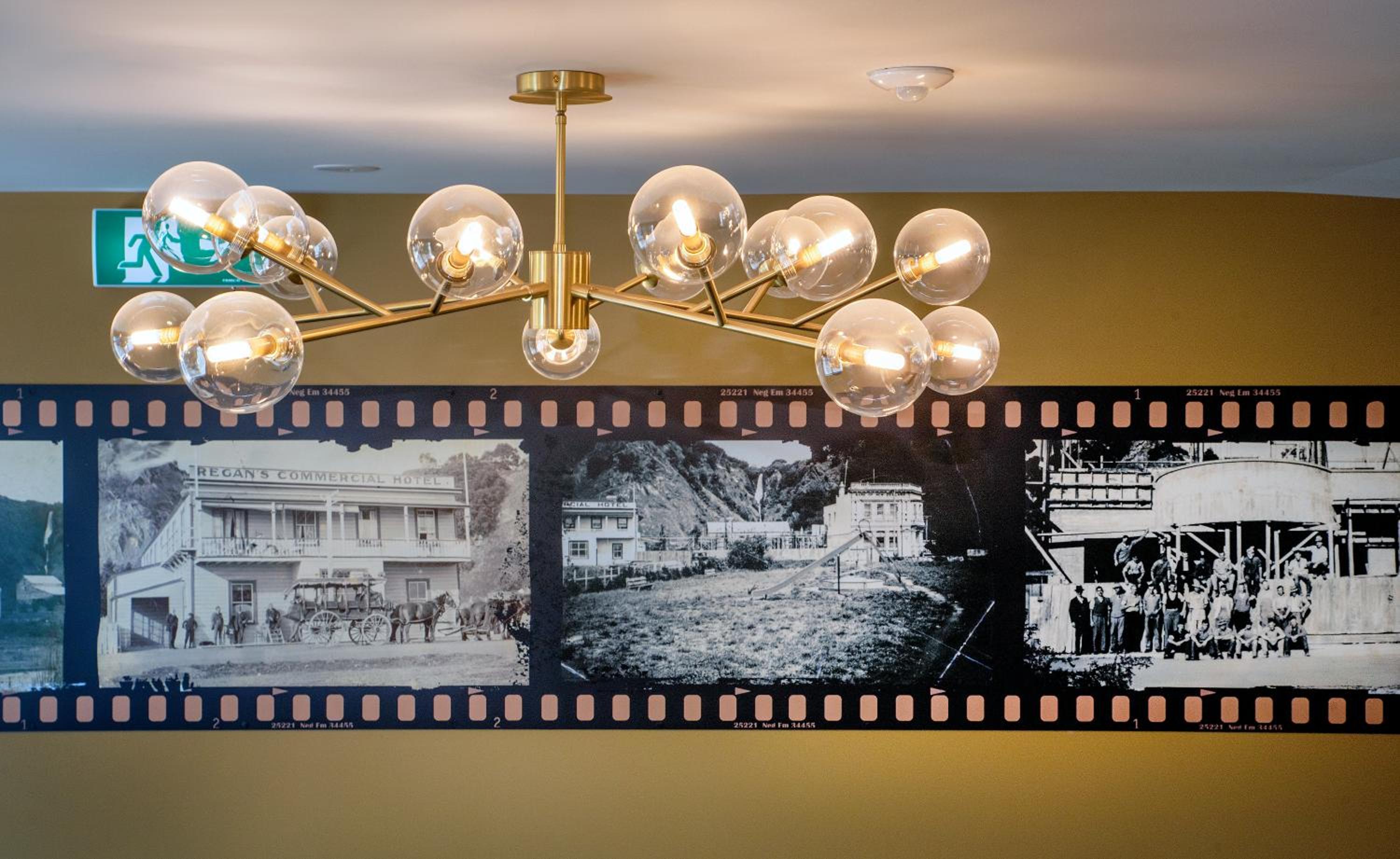 Queen Suite (Upstairs Heritage Suite - Merritt) - Photo 12