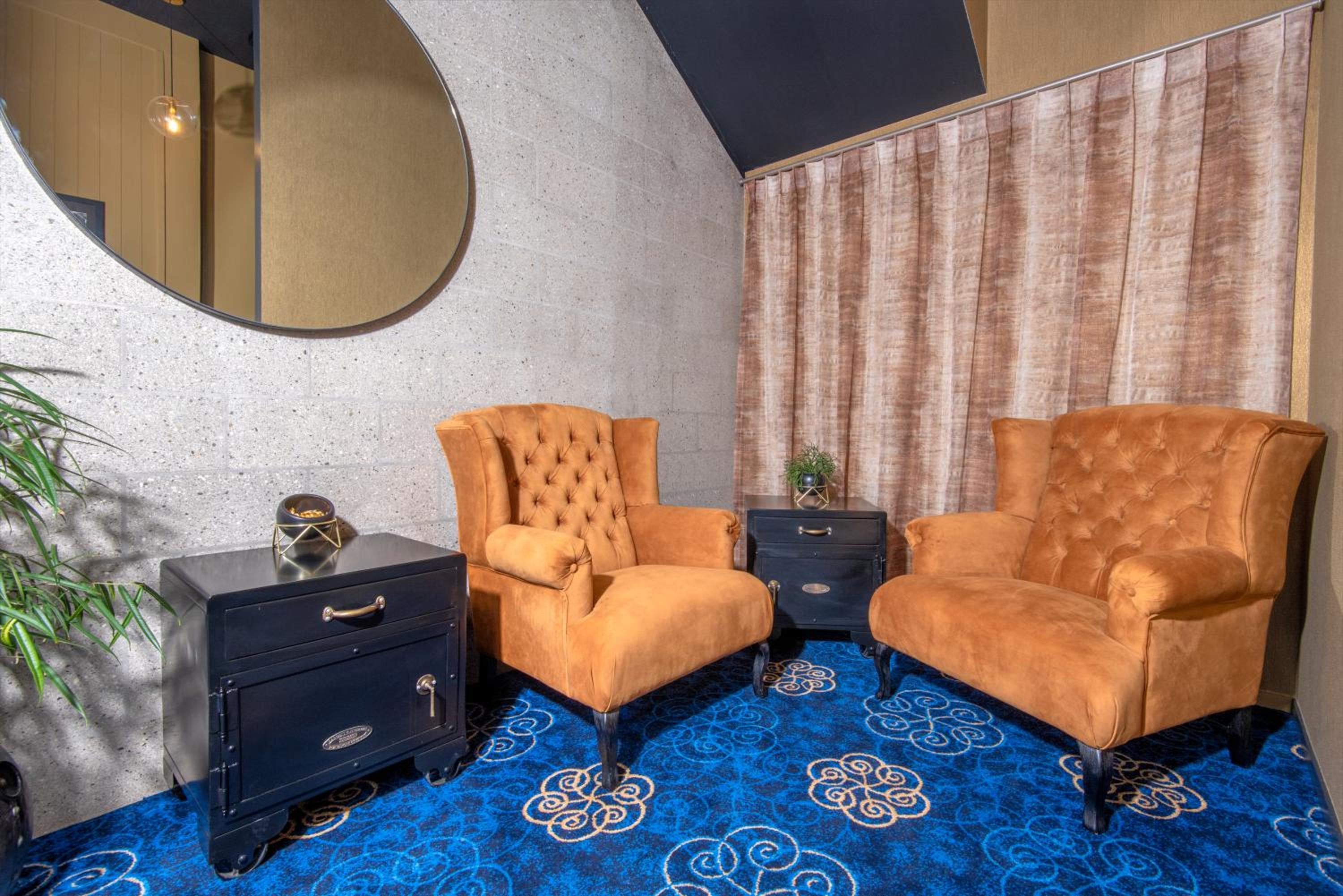 Queen Suite (Upstairs Heritage Suite - Merritt) - Photo 7