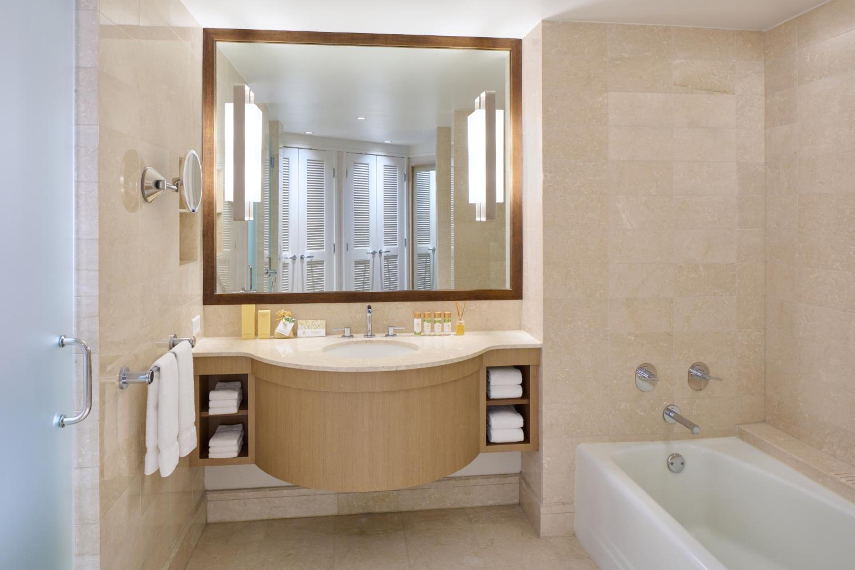 Oceanfront Premier - King  - Photo 2