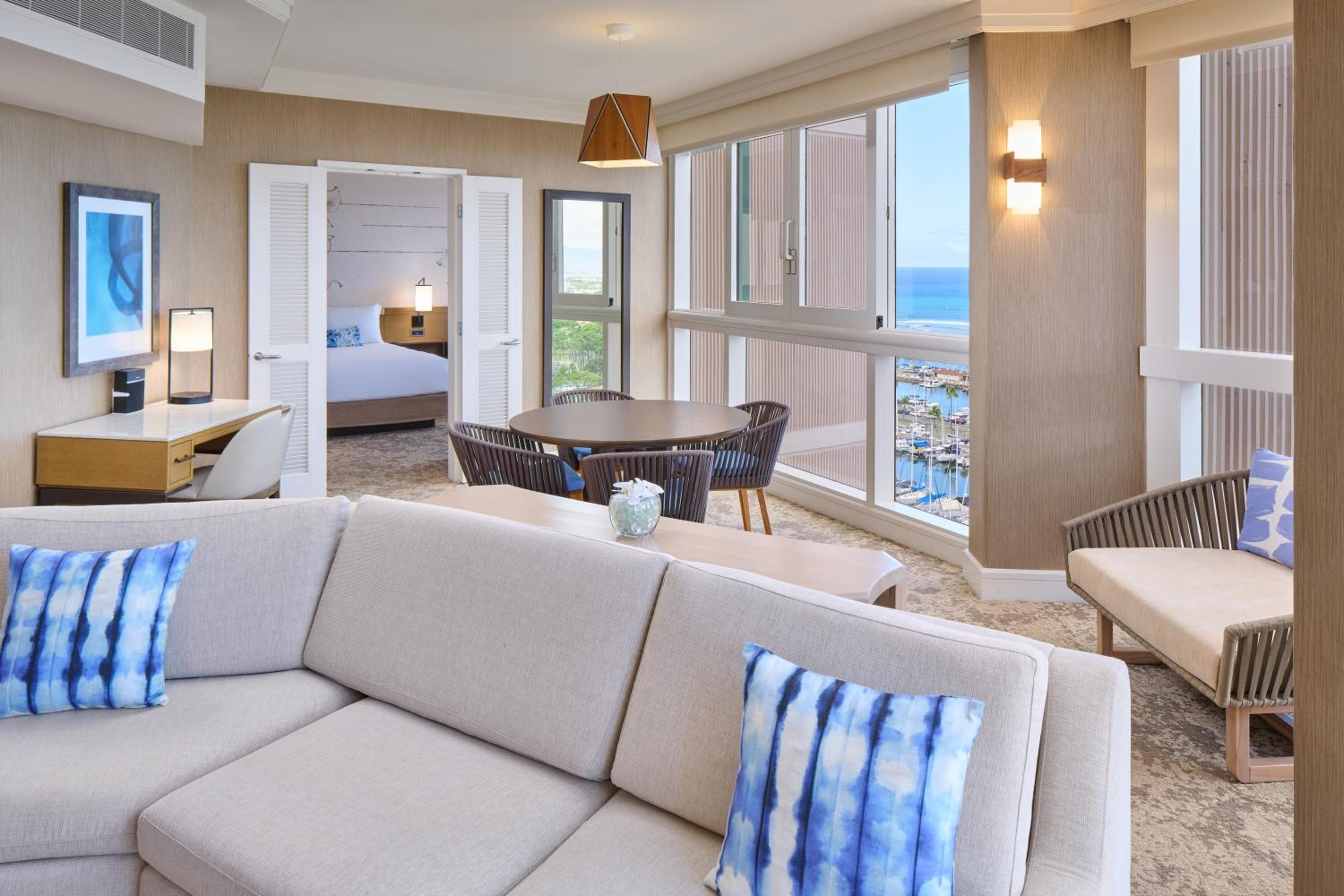 Oceanfront 1 Bedroom Suite - 1 King - Photo 2