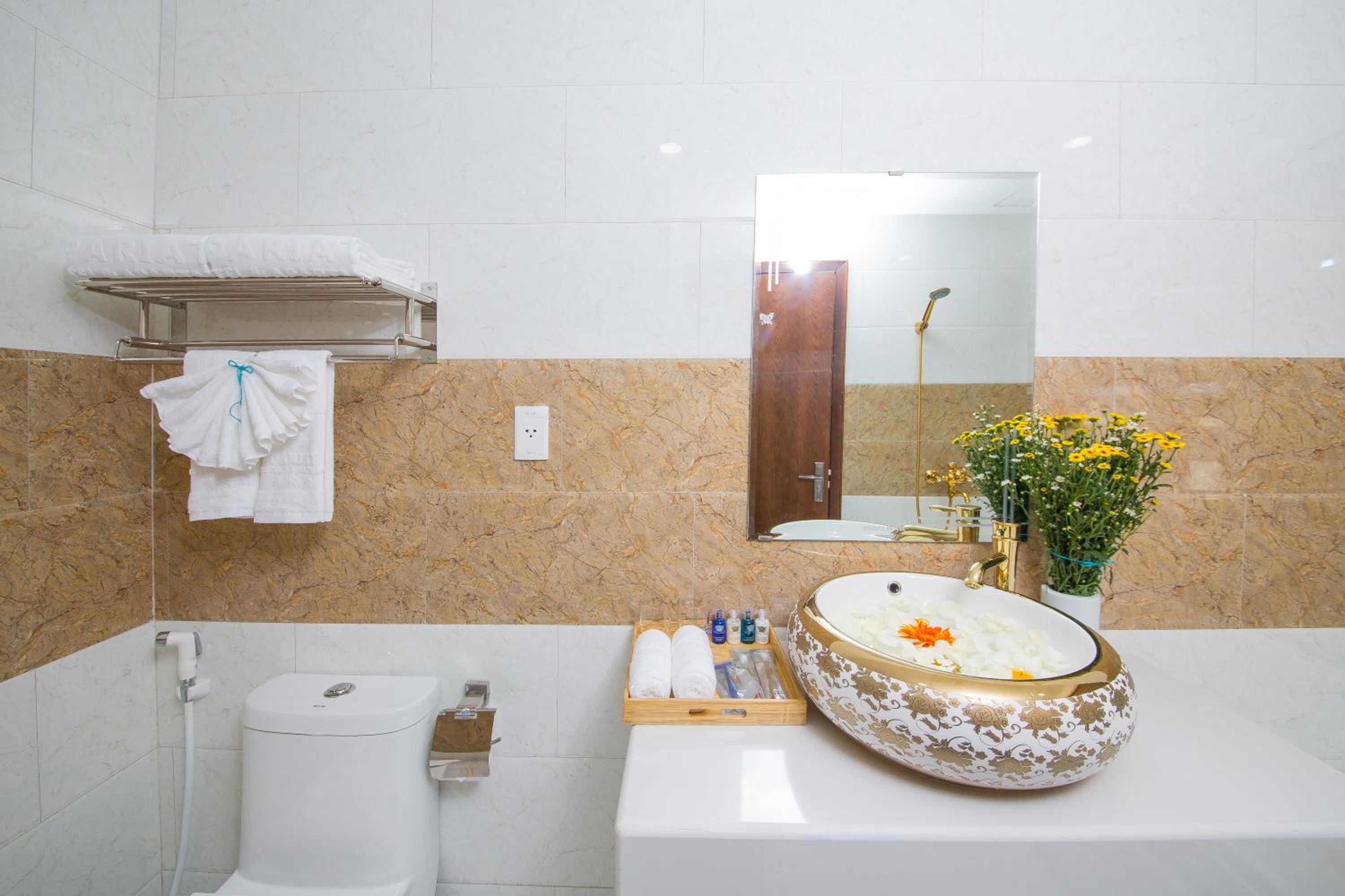 Deluxe Double or Twin Room with City View photo 2